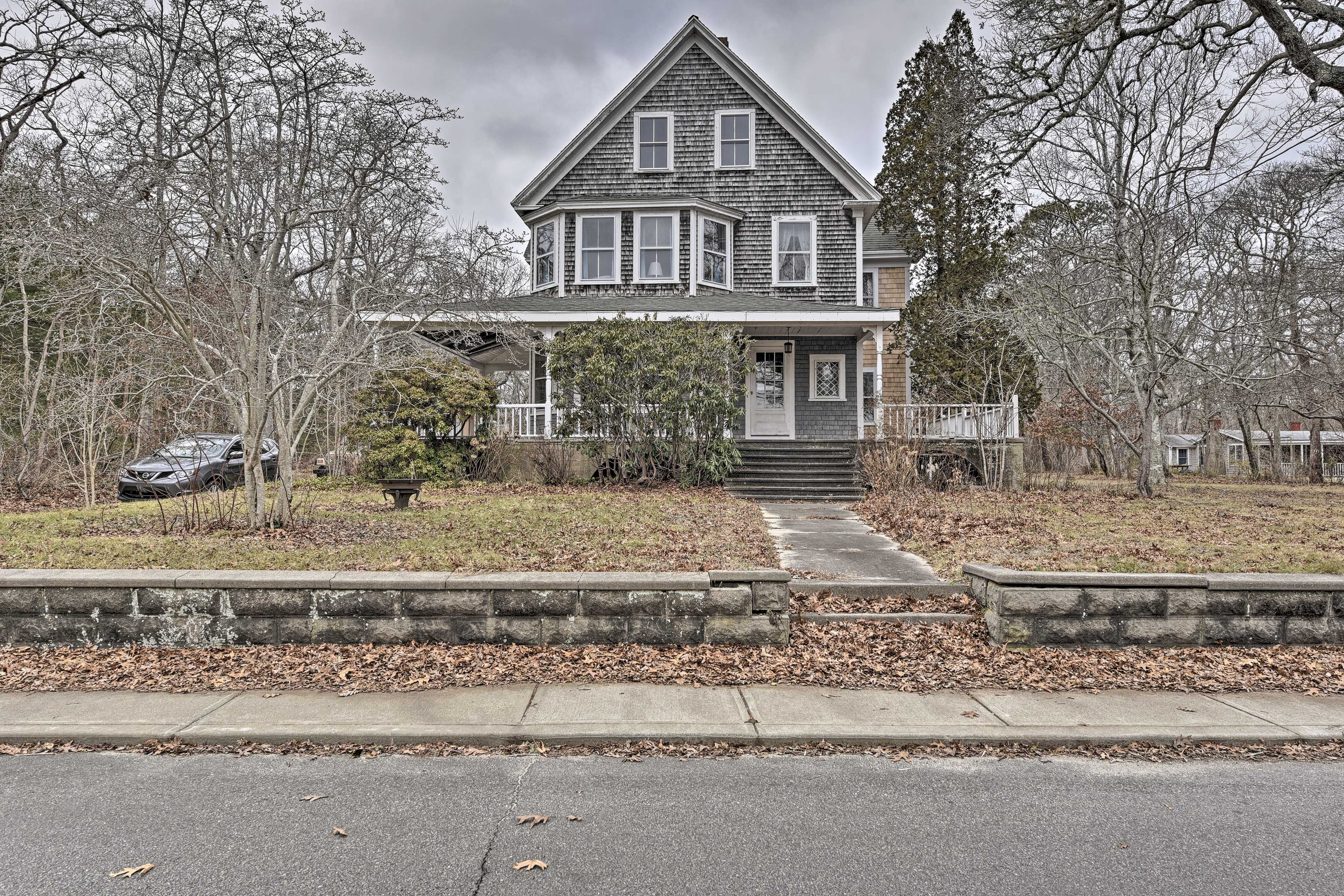 Shared Yard | Shared Deck | 3-Story Property