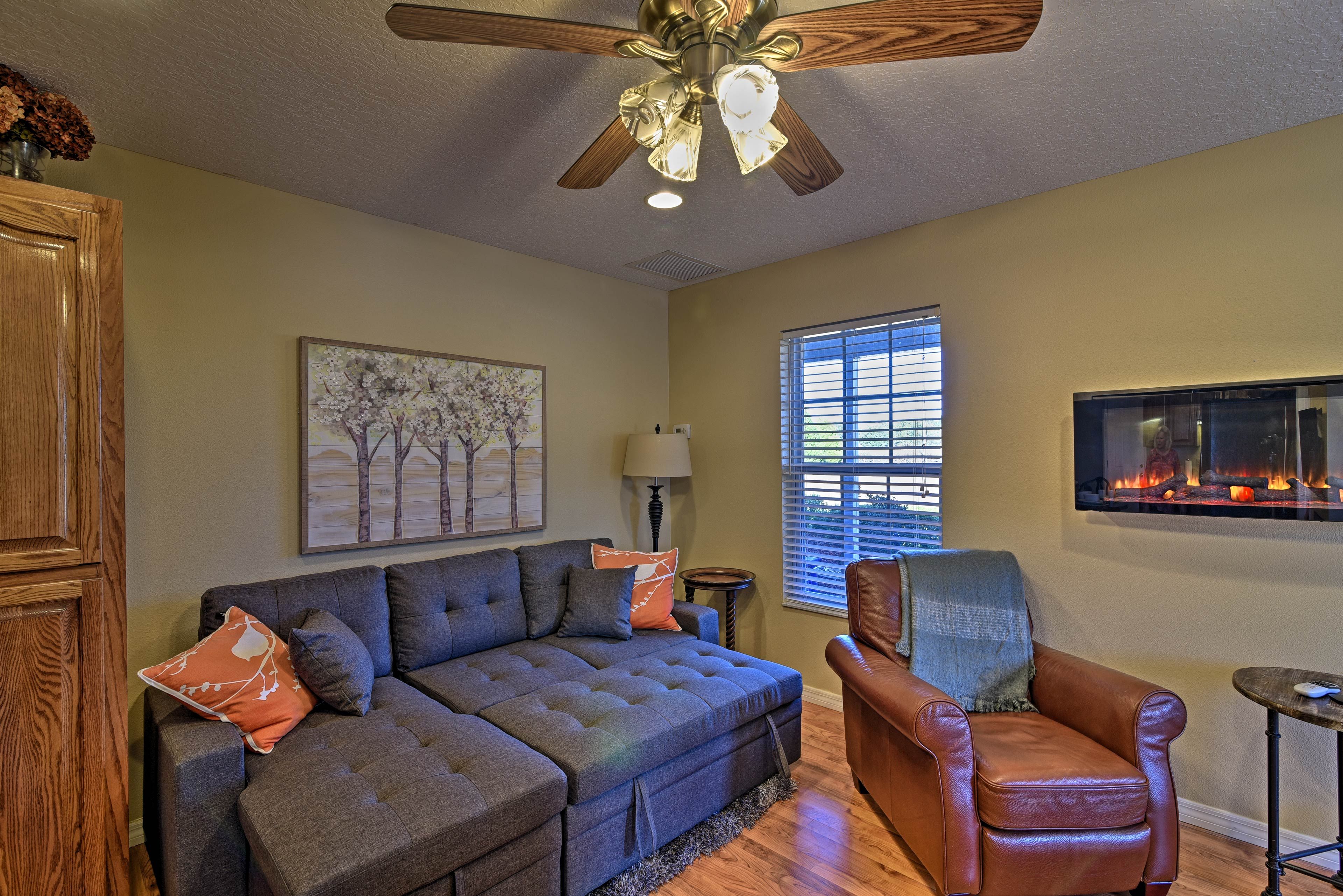 There's 1 bedroom, 1 bathroom and room for 2 travelers.