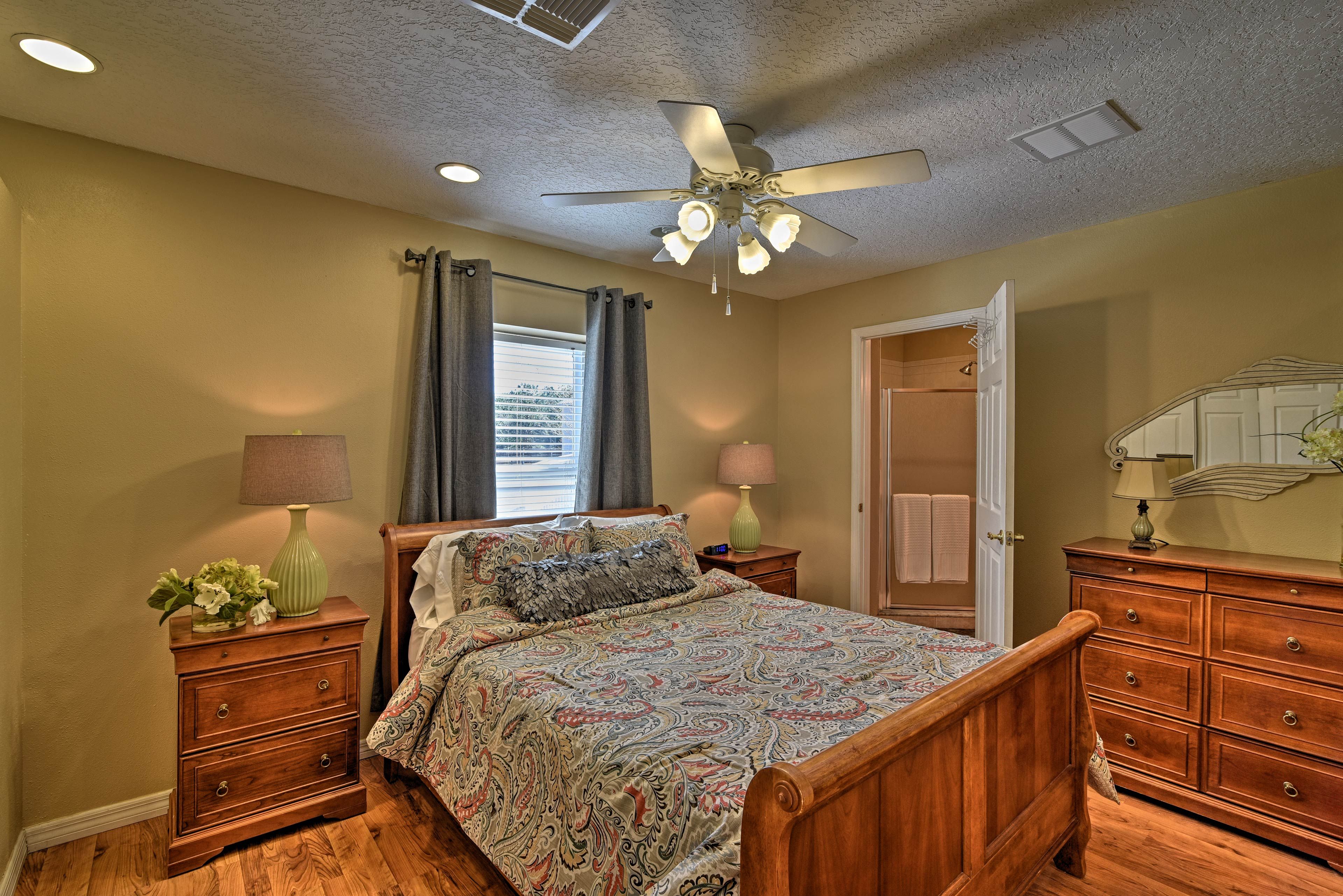Sleep soundly in the queen bed.