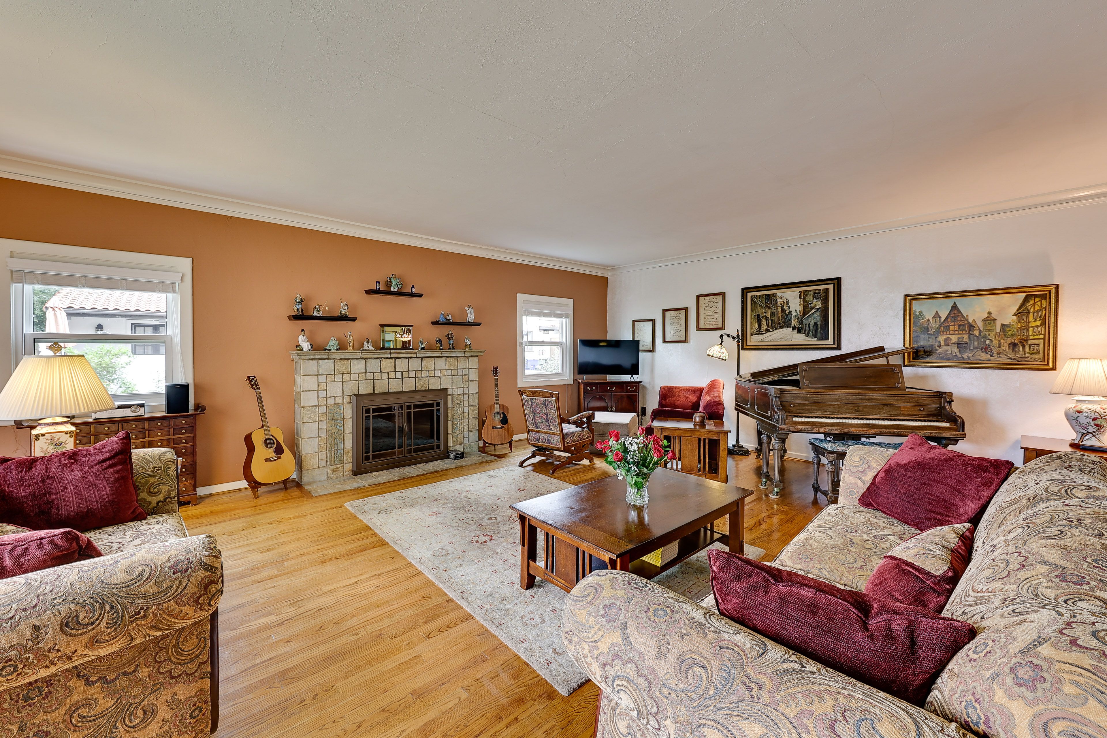 Living Room | Central A/C & Heating