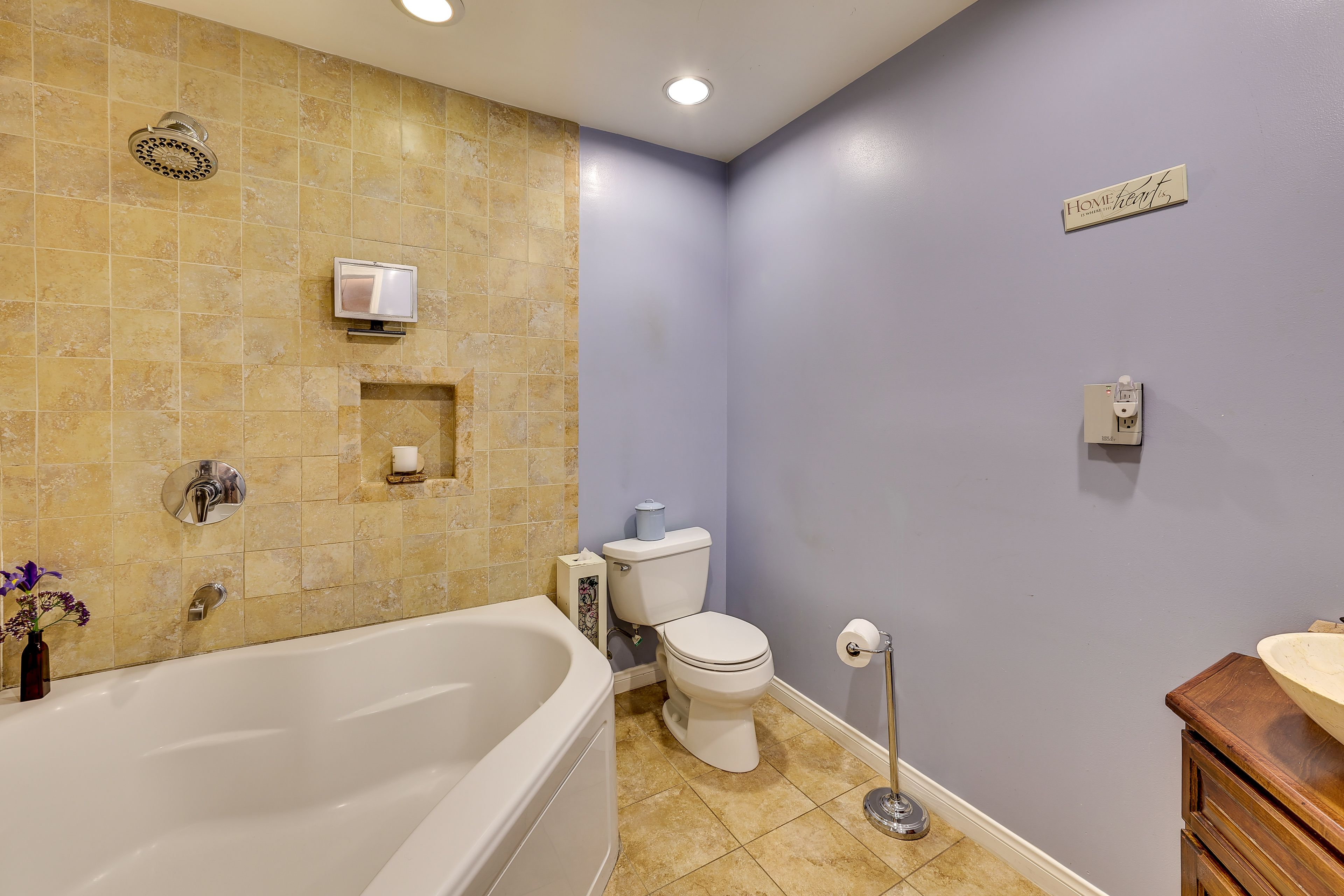 Full Bathroom | Complimentary Toiletries