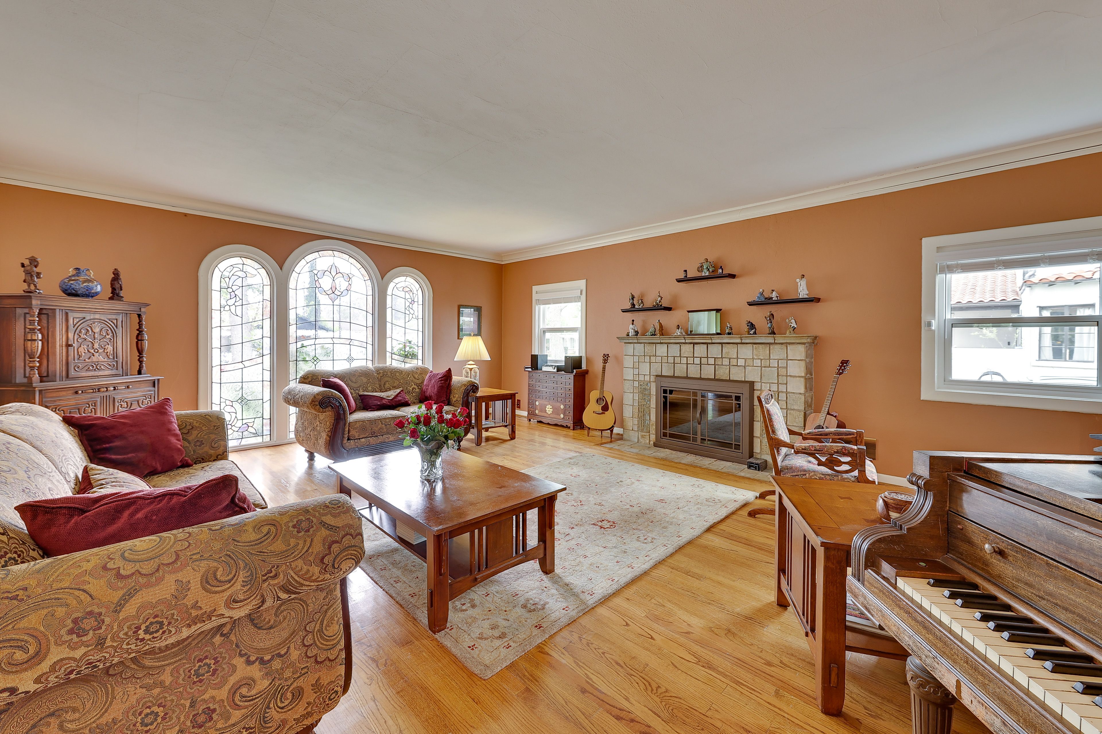 Living Room | Free WiFi | Cable TV