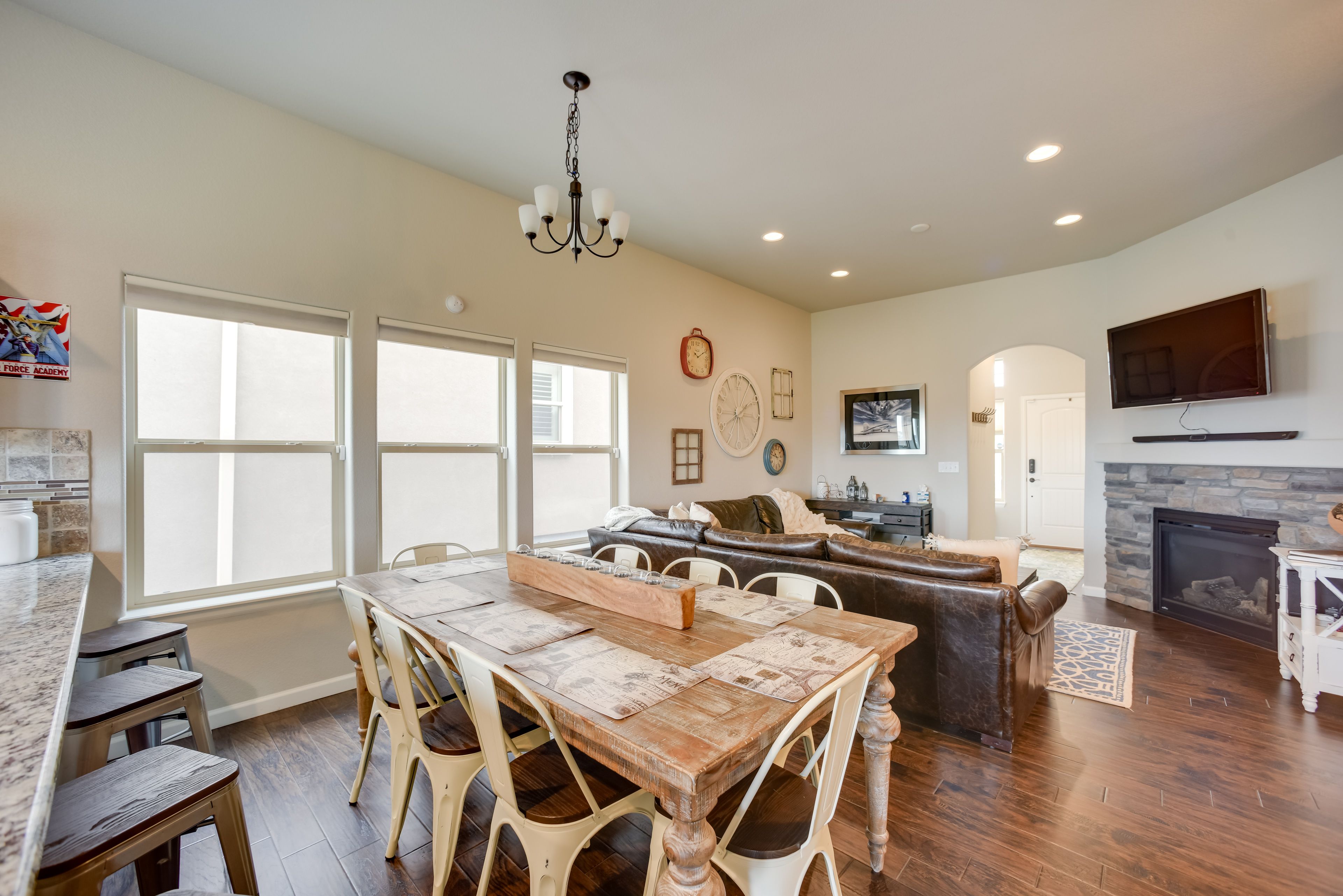 Dining Table | Dishware Provided