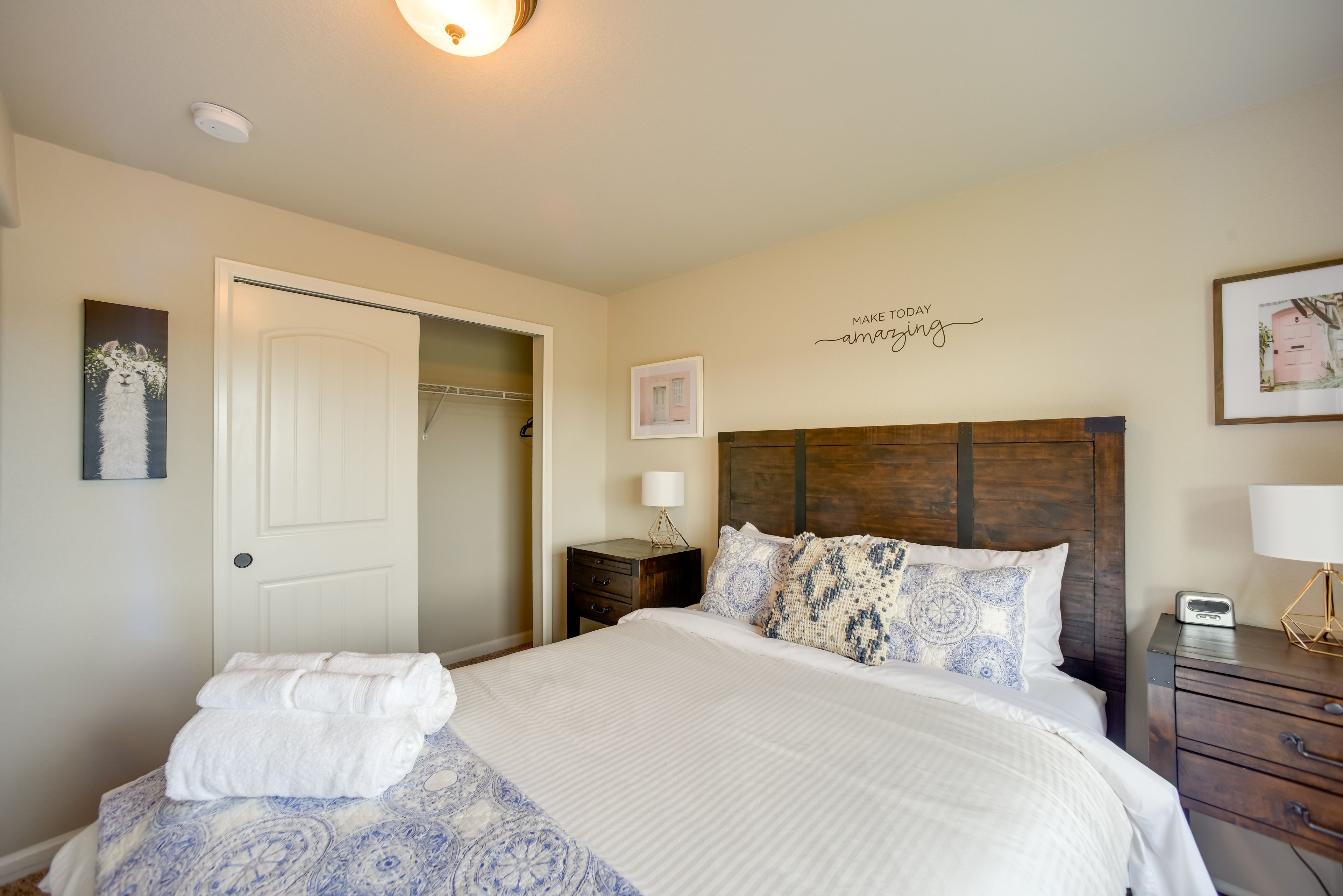Bedroom 2 | Queen Bed