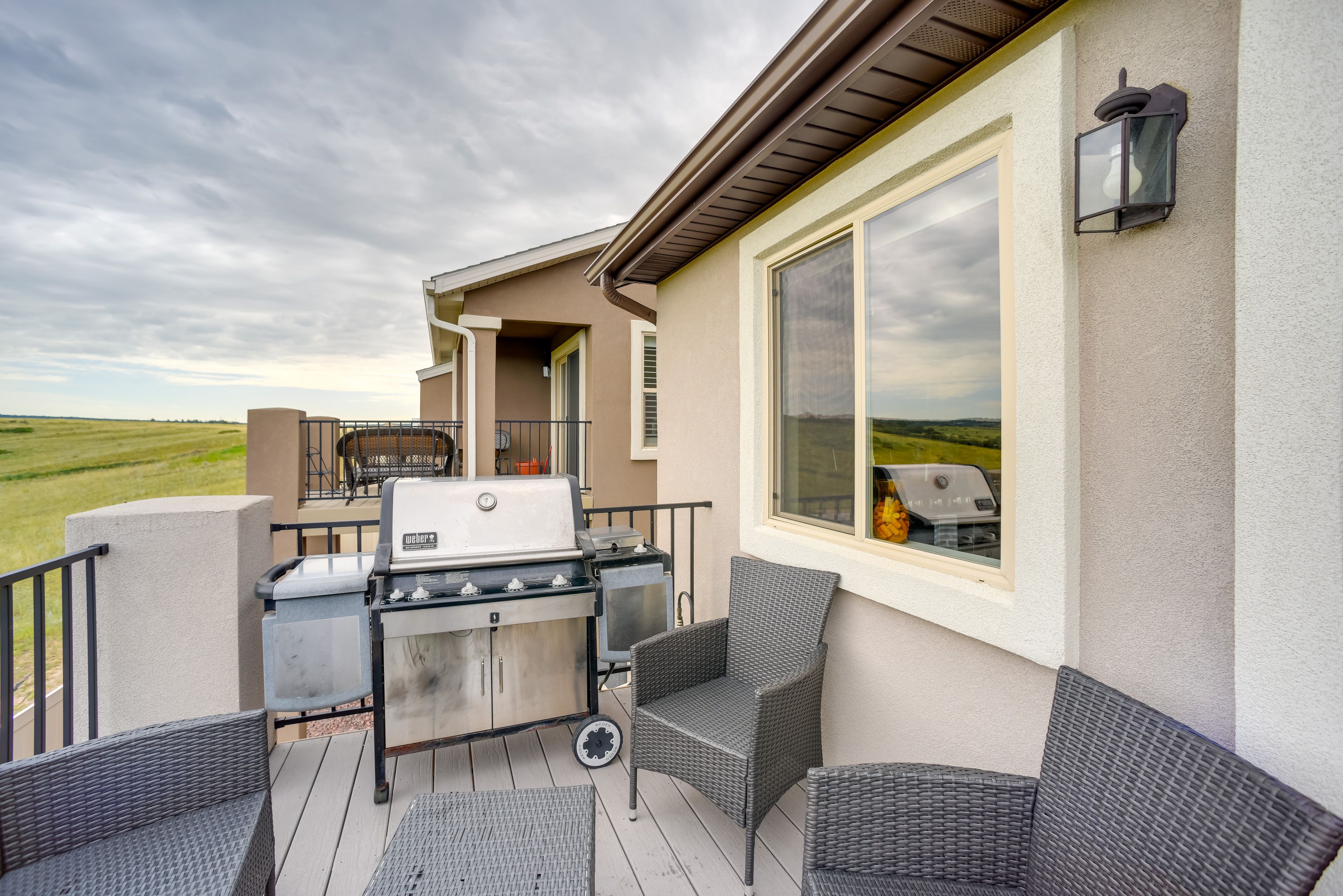 Upper Deck | Gas Grill | Views