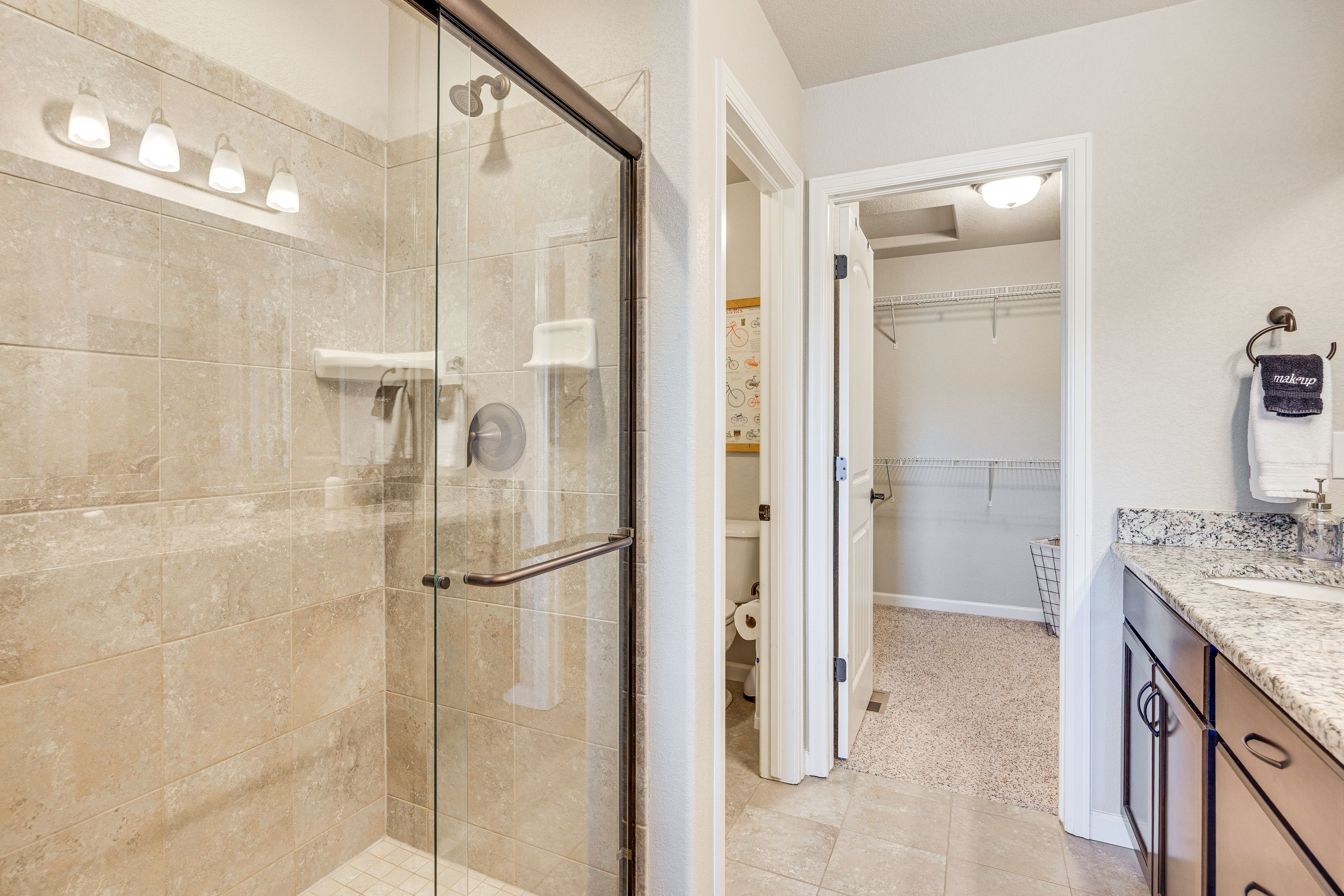En-Suite Bathroom | Main Level | Towels Provided
