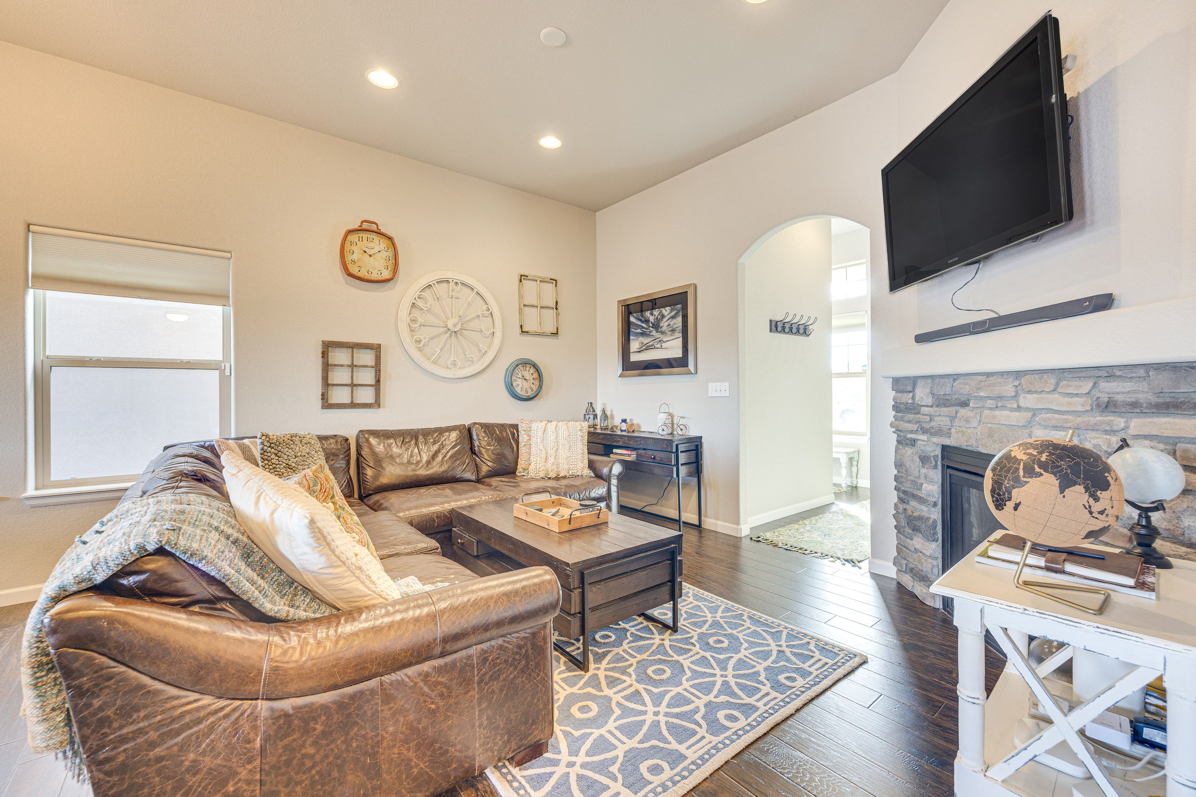 Living Room | Main Level | Smart TV | Free WiFi