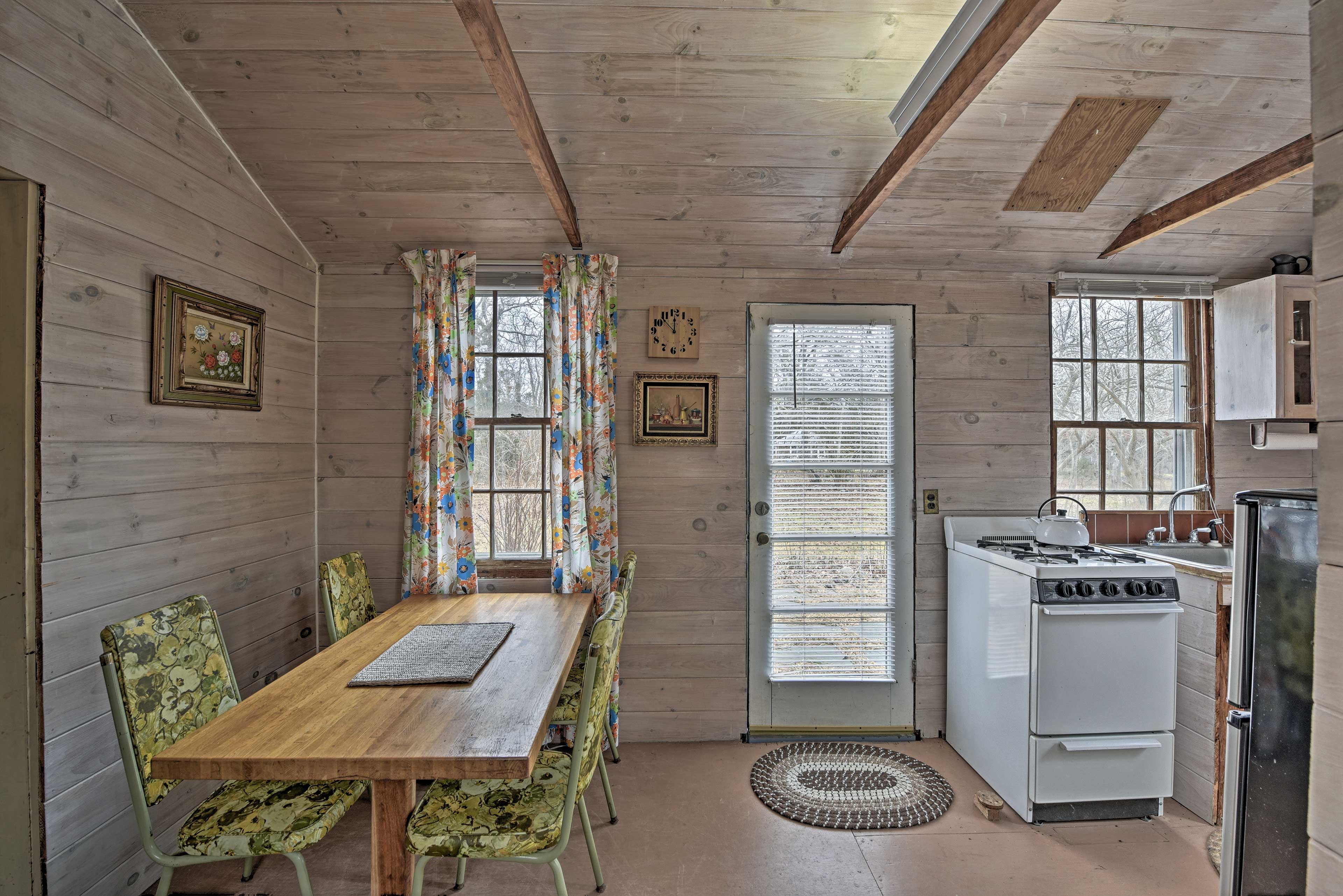 Vineyard Haven Vacation Rental | 1BR | 1BA | 273 Sq Ft | Steps Required