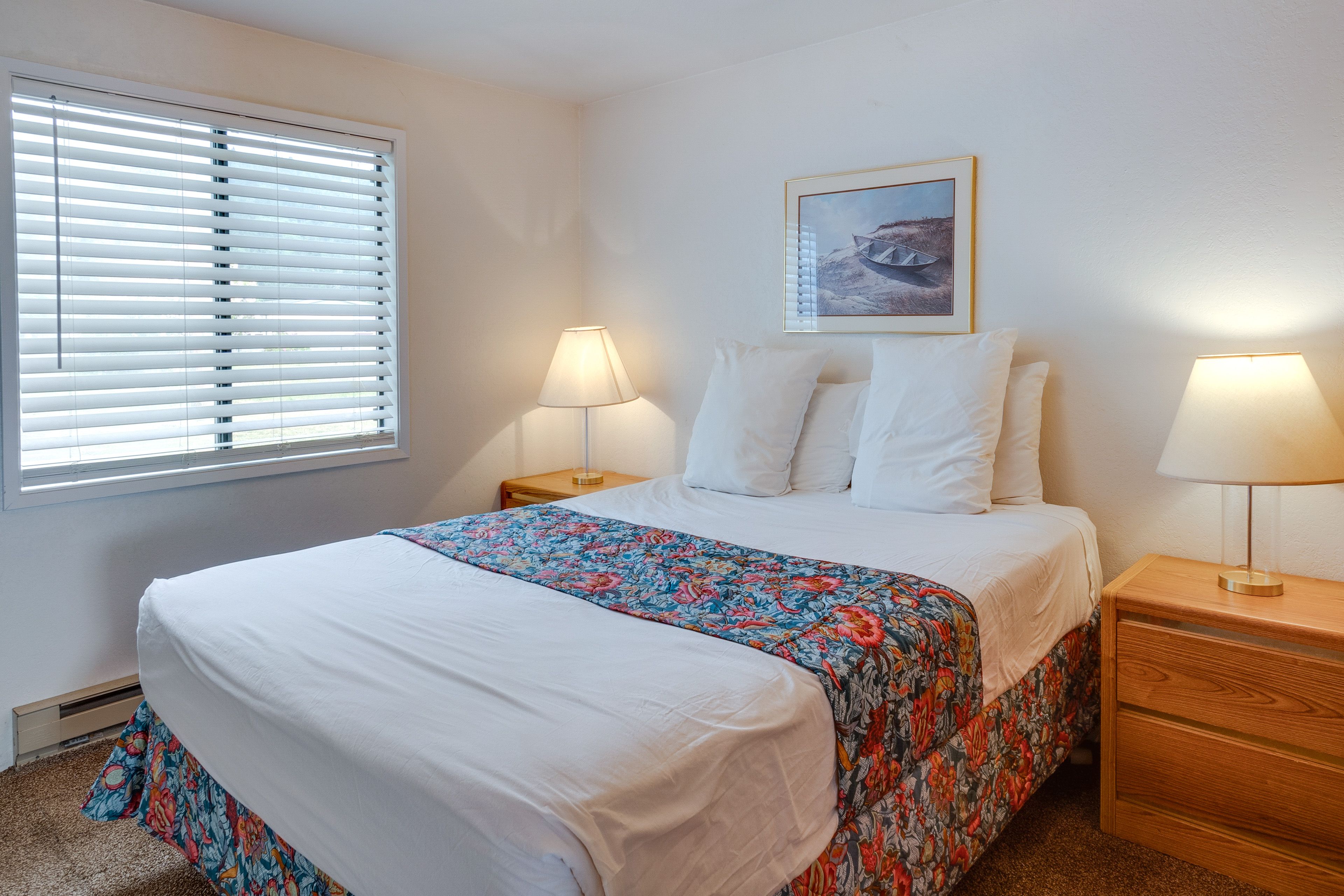 Bedroom 1 | Queen Bed