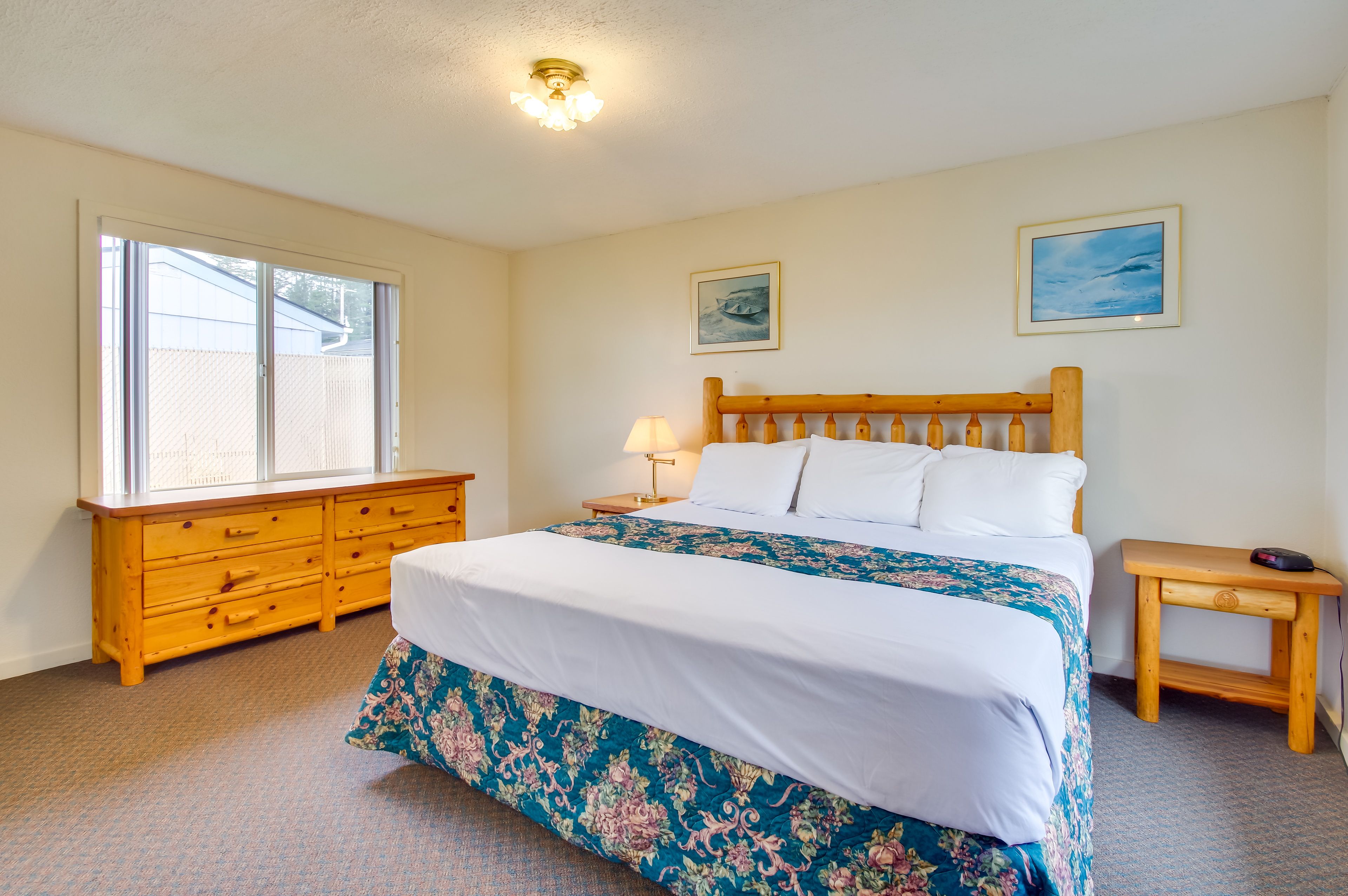 Bedroom 1 | Queen Bed