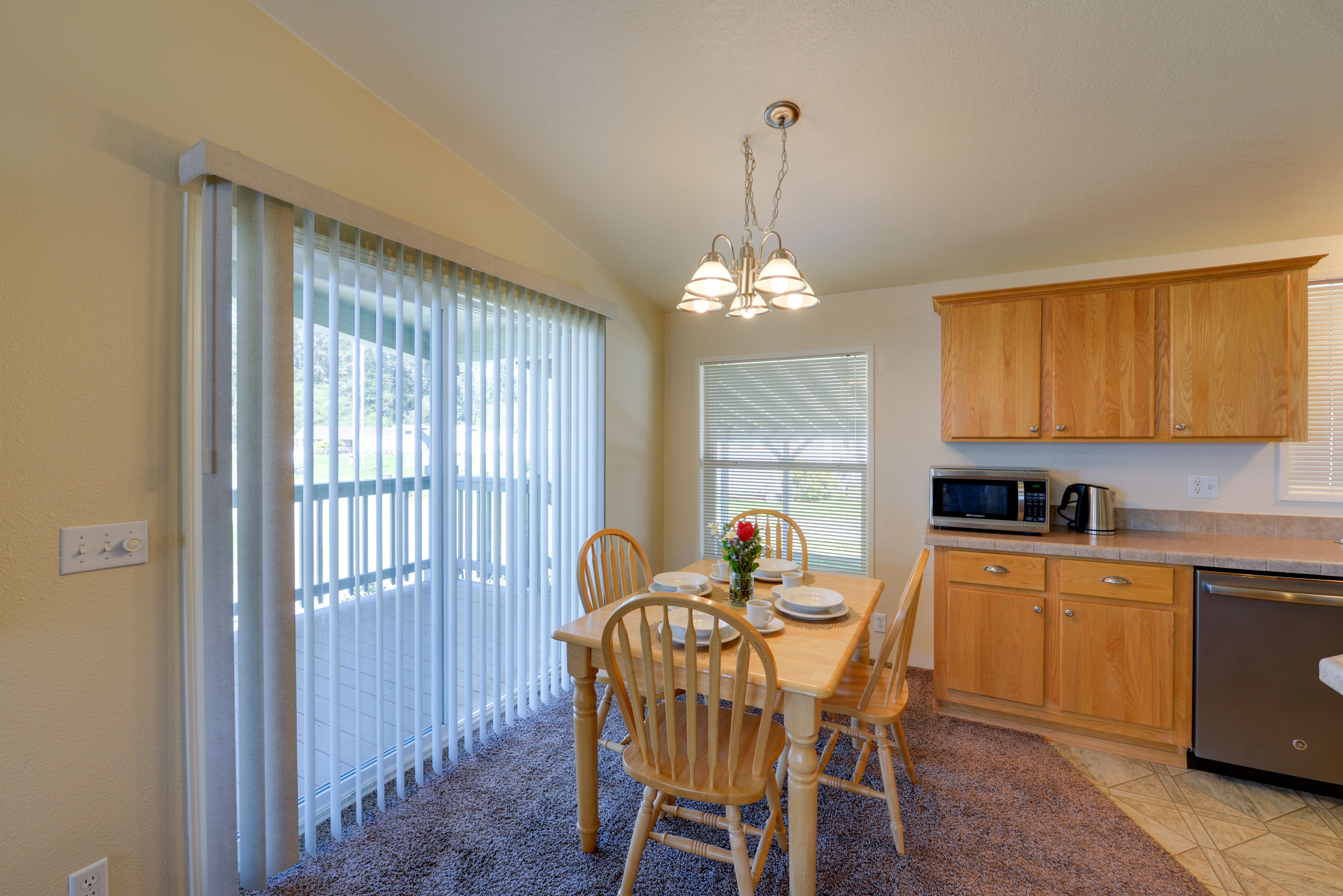 Dining Area | Dishes & Flatware Provided