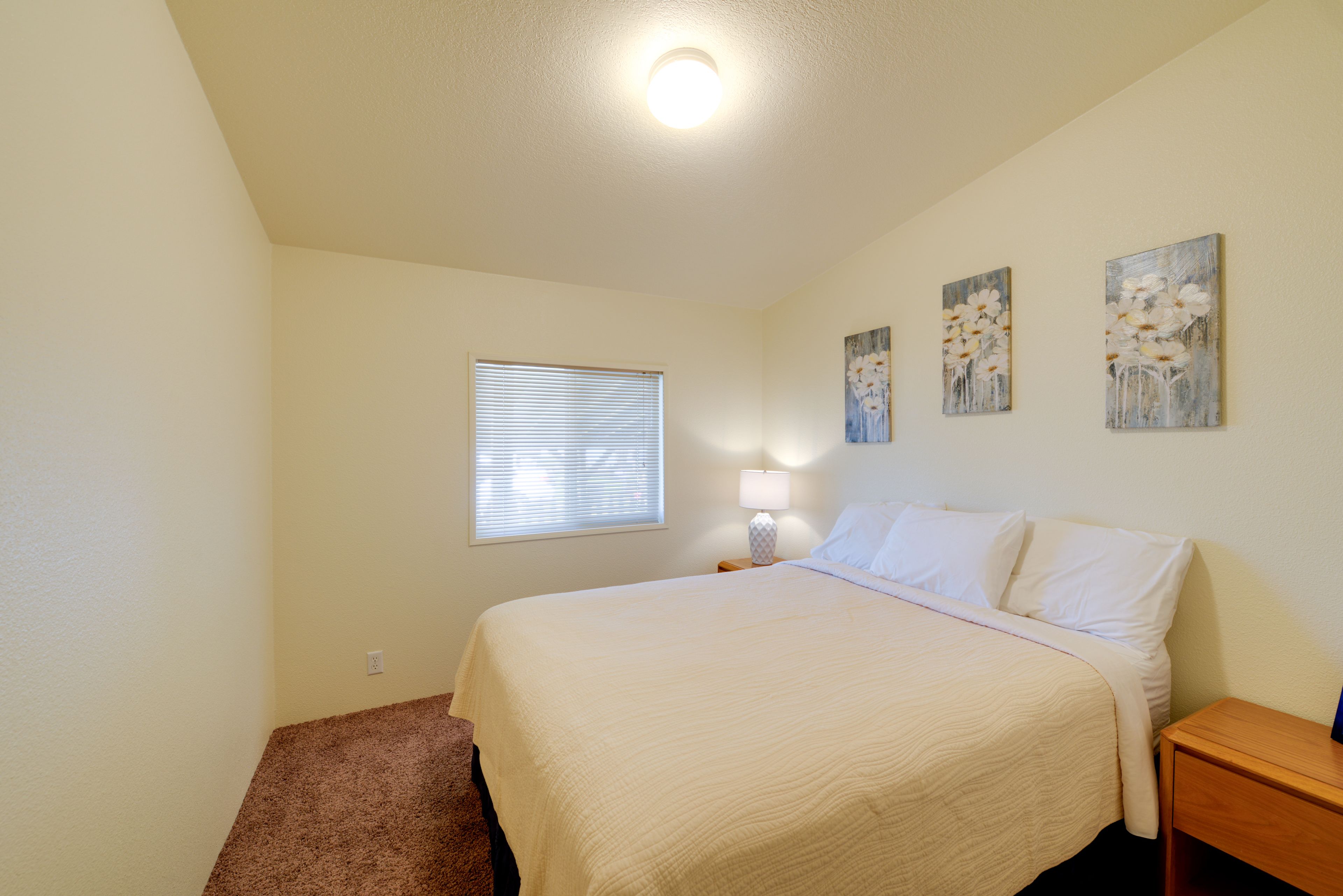 Bedroom 2 | Queen Bed