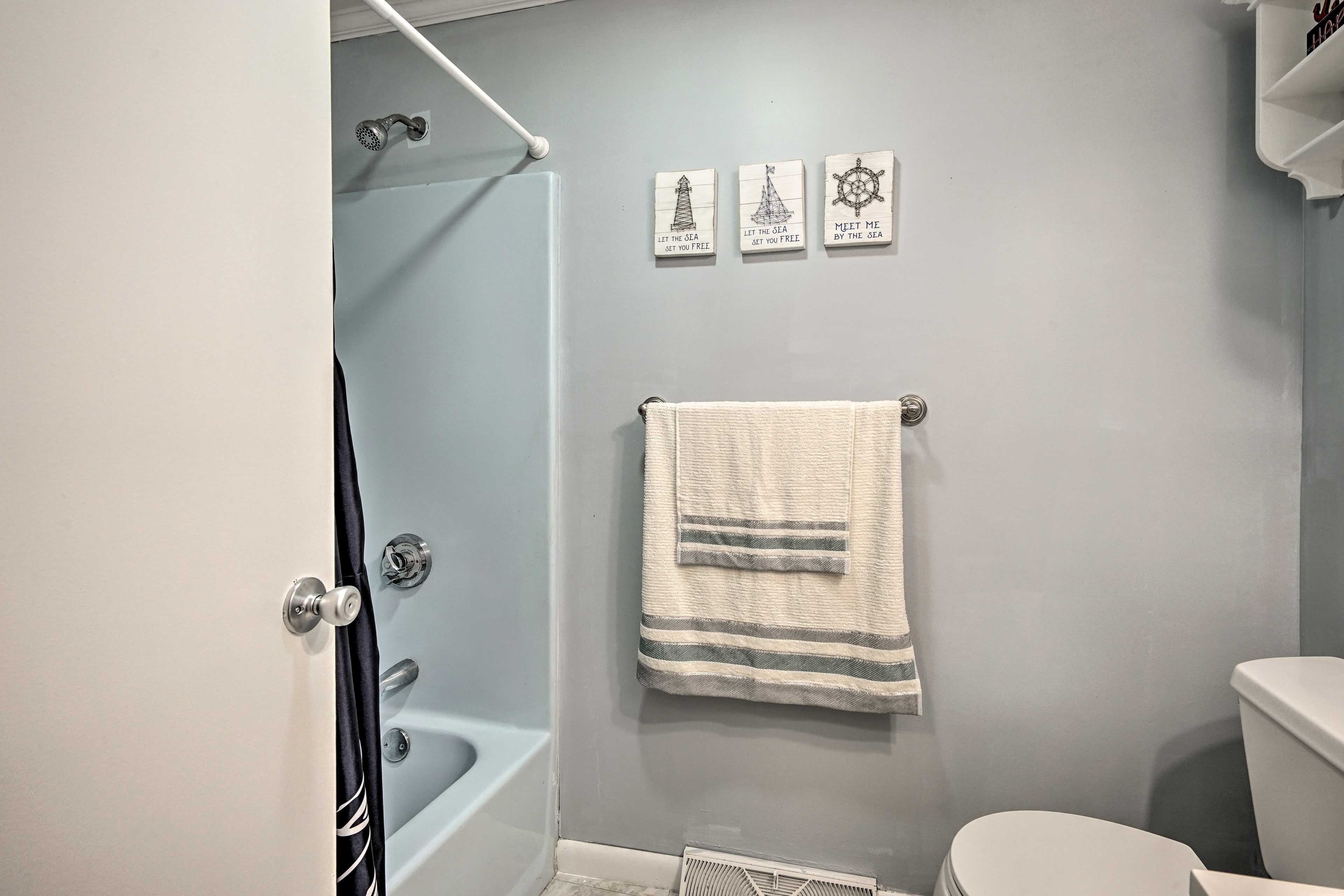 Rinse away the day's beach adventures in this full bathroom.
