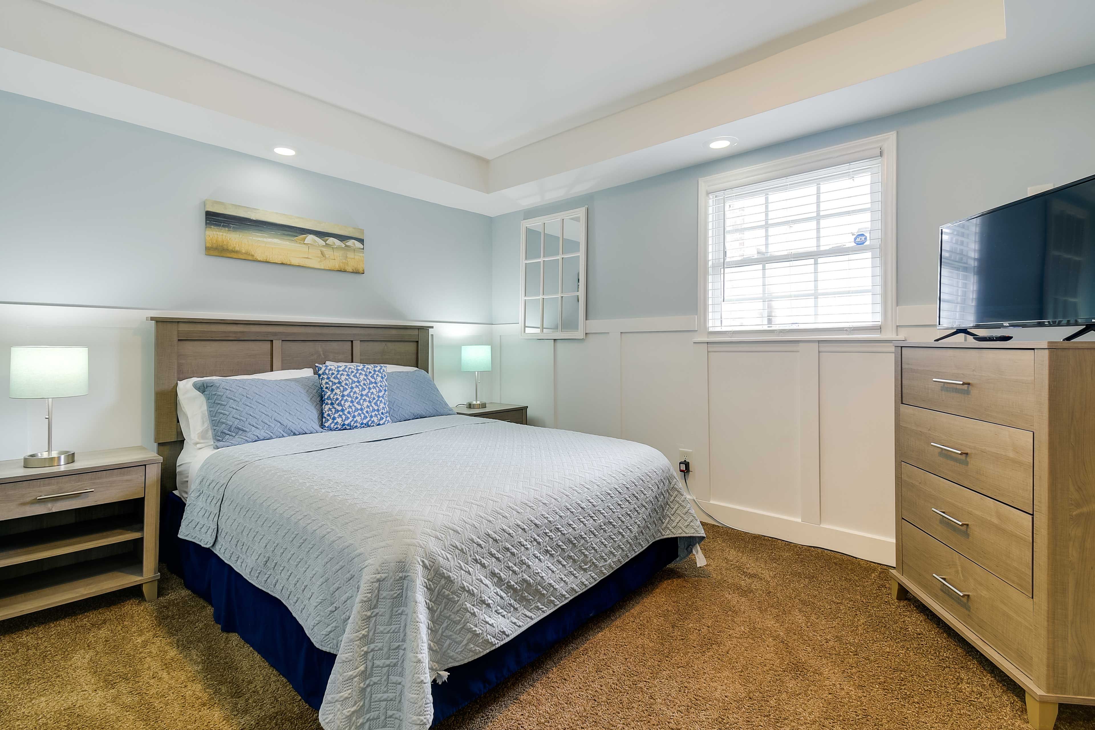 Bedroom 1 | Queen Bed