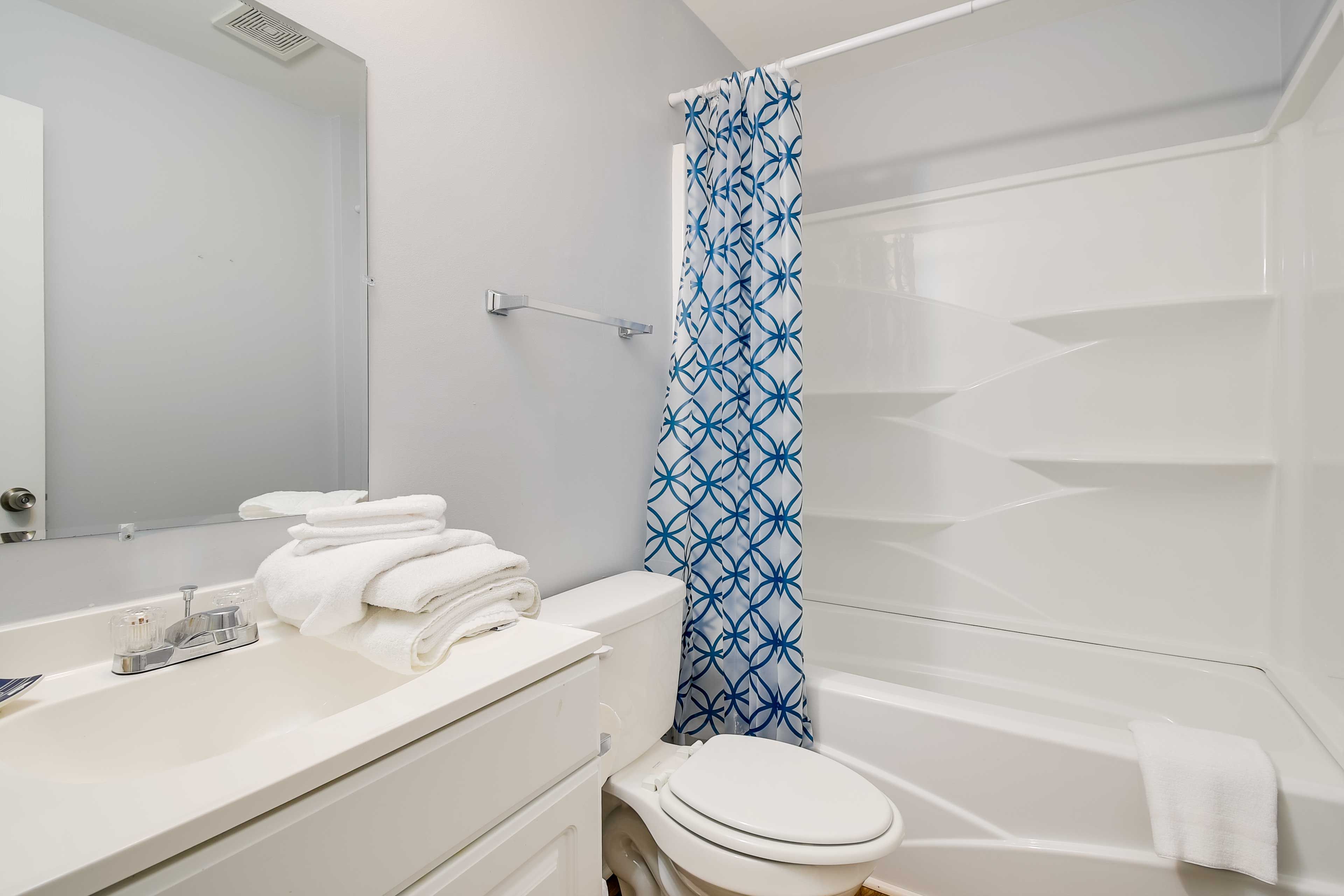 Full Bathroom | Toiletries Provided