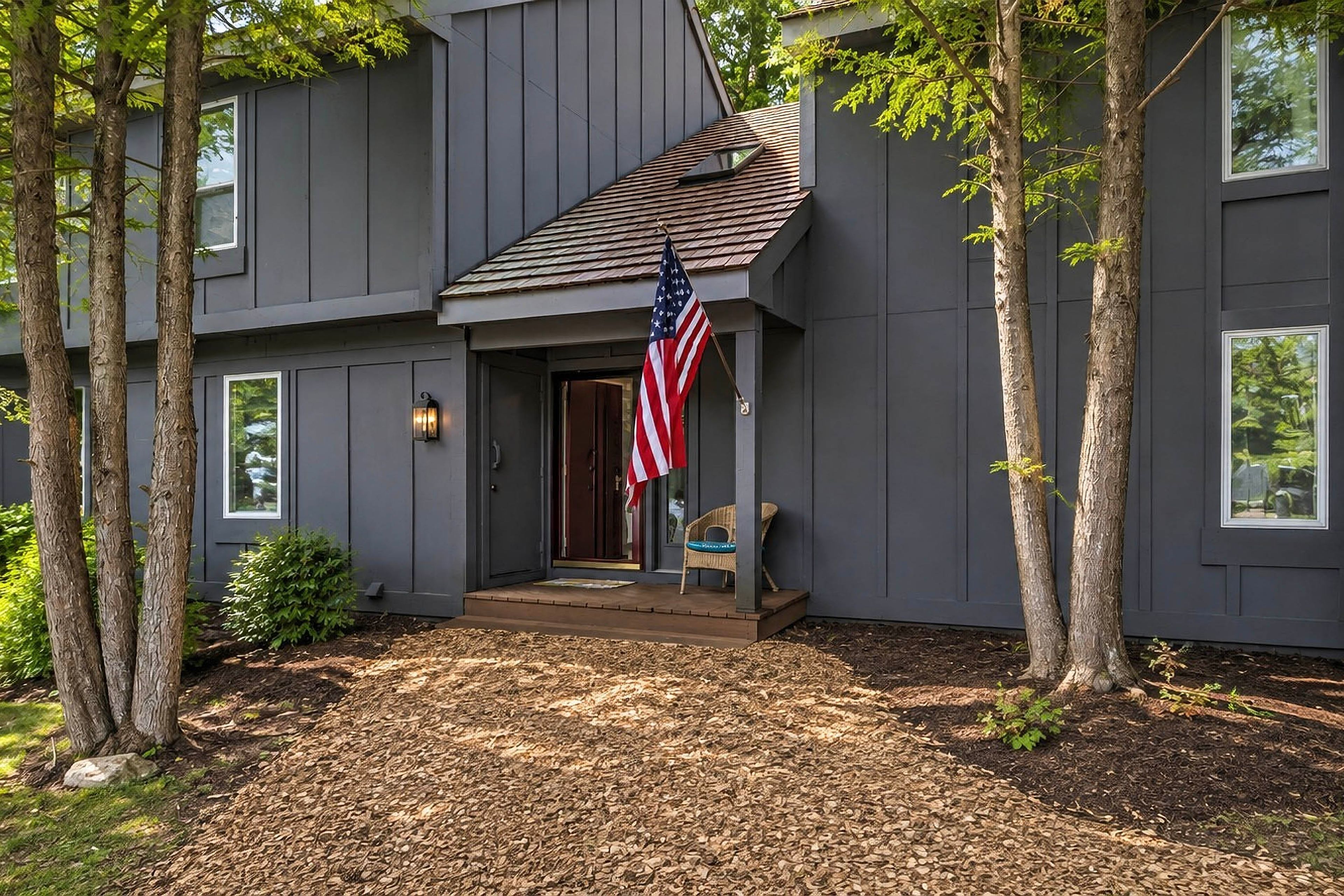 Cabin Exterior | 2 Stories