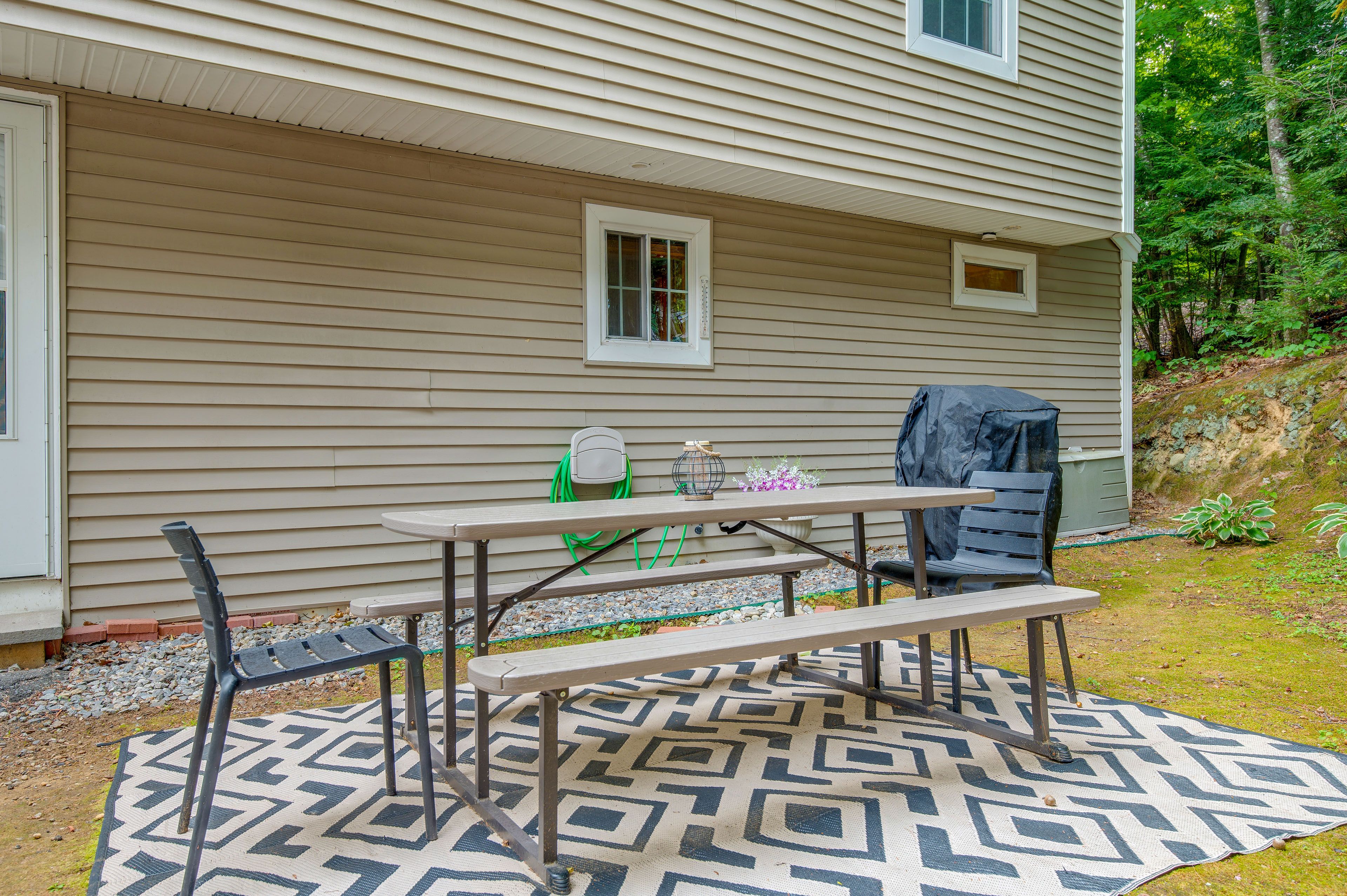 Outdoor Dining Area | 2-Story Property