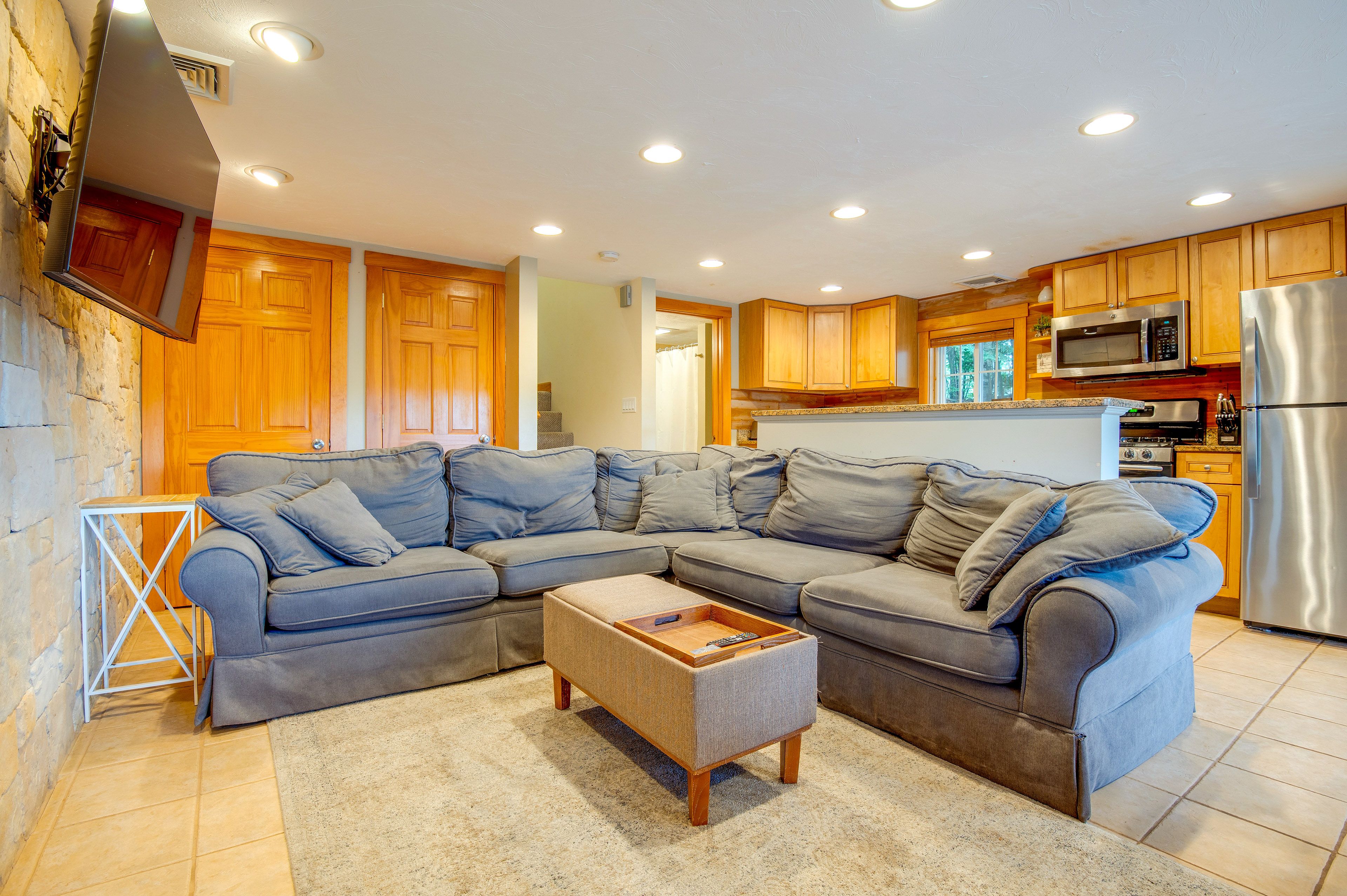 Living Room | Free WiFi | Central A/C & Heating | Smart TV