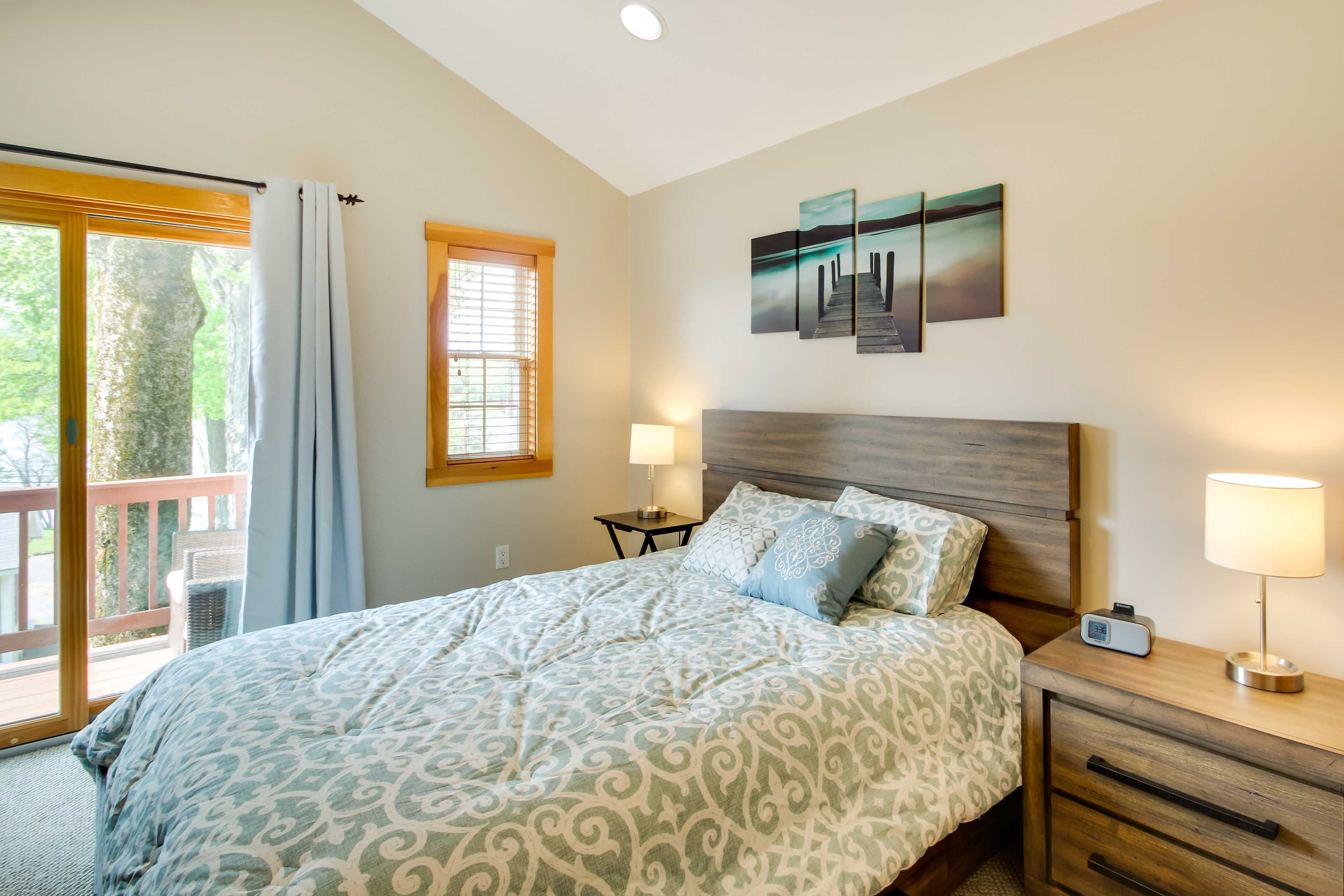 Bedroom 1 | Queen Bed | Linens Provided | 2nd Floor