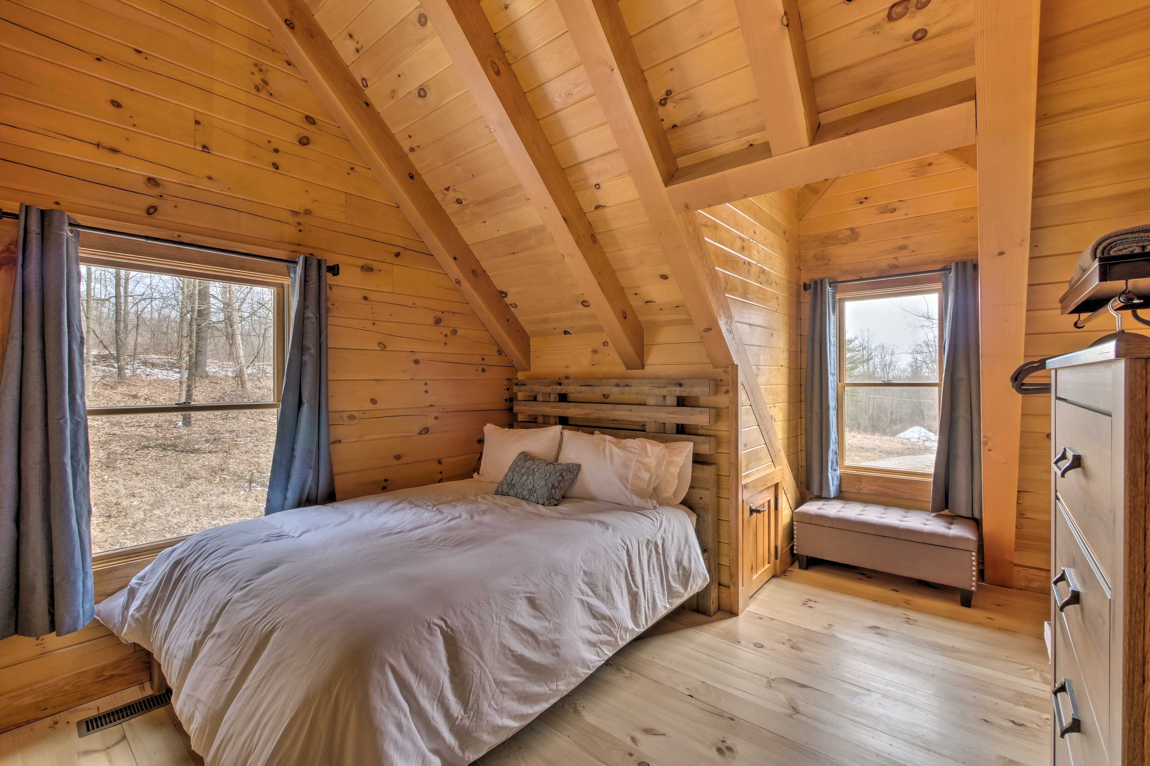 Bedroom 4 | Queen Bed