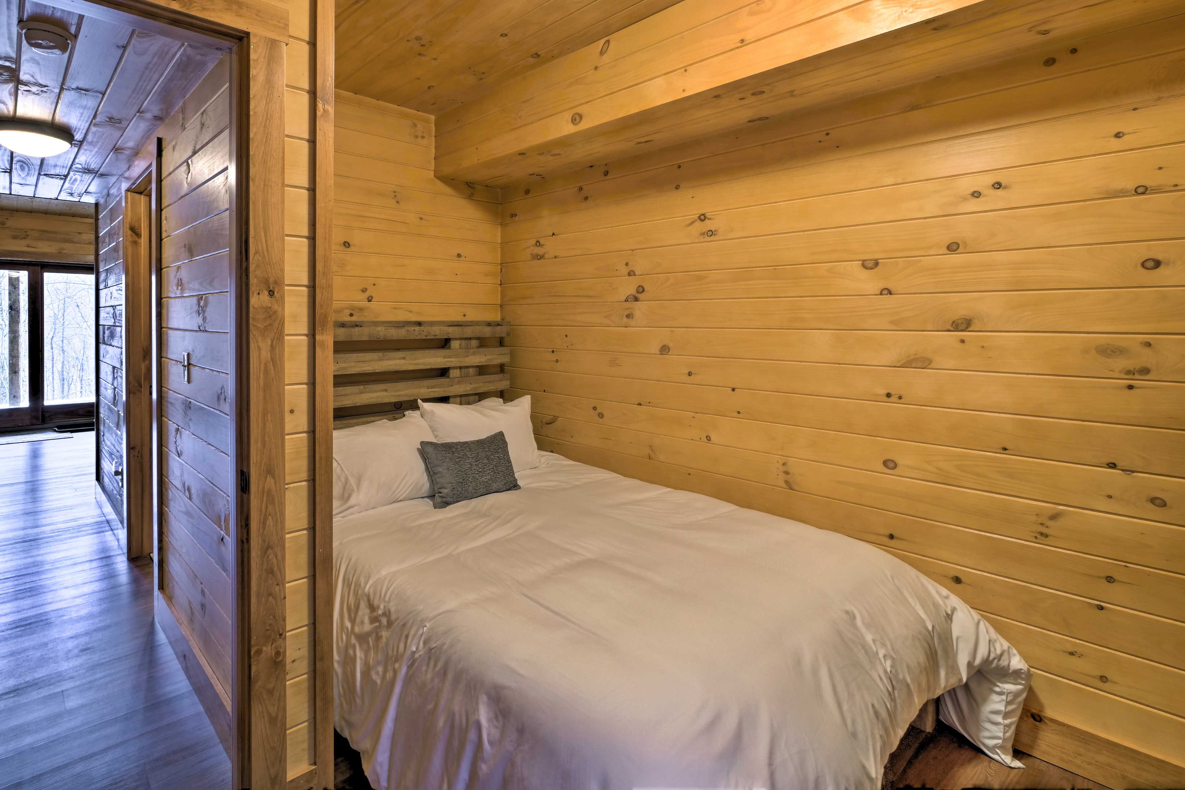 Bedroom 2 | Queen Bed | Bottom Floor