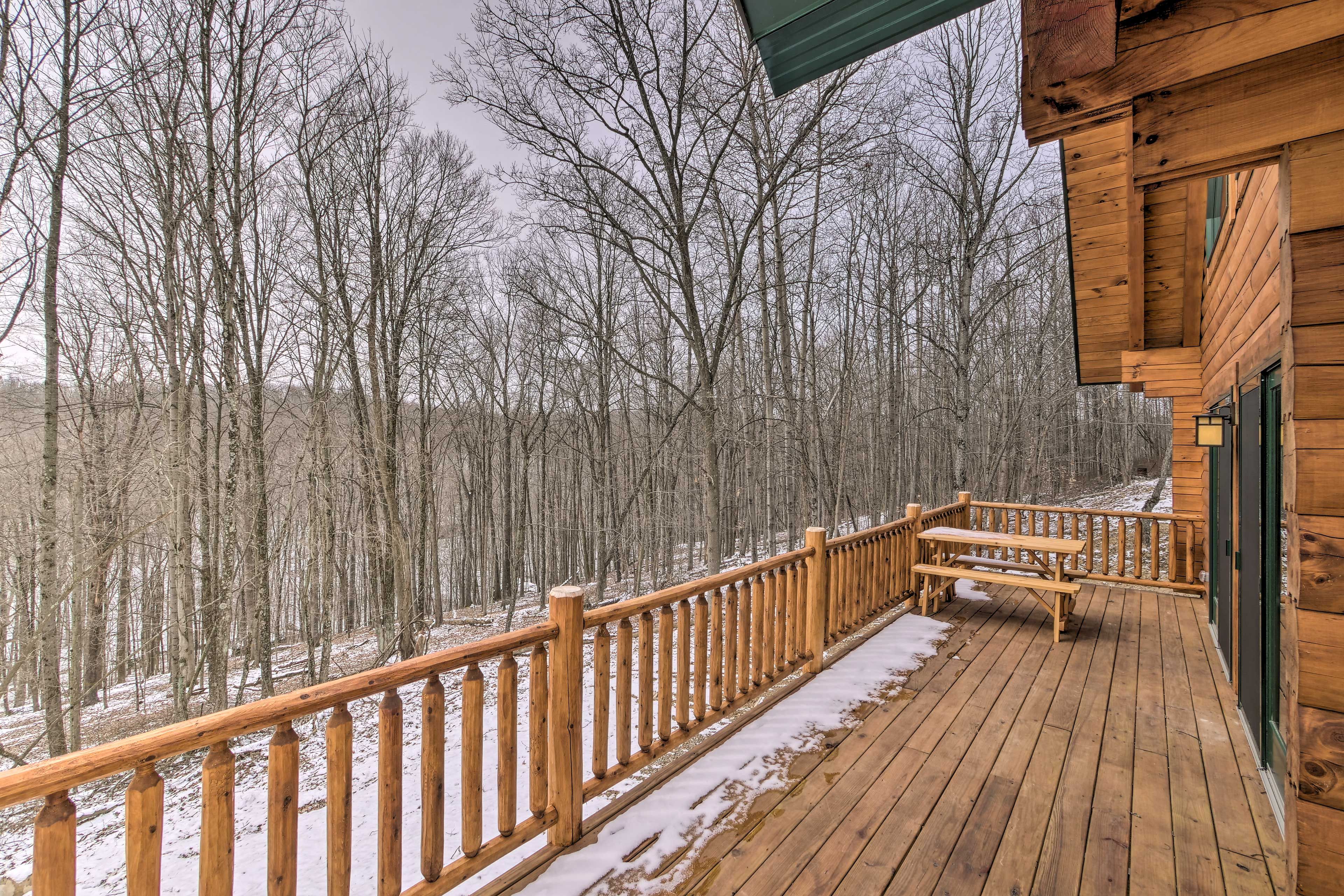 Wraparound Deck | Outdoor Dining