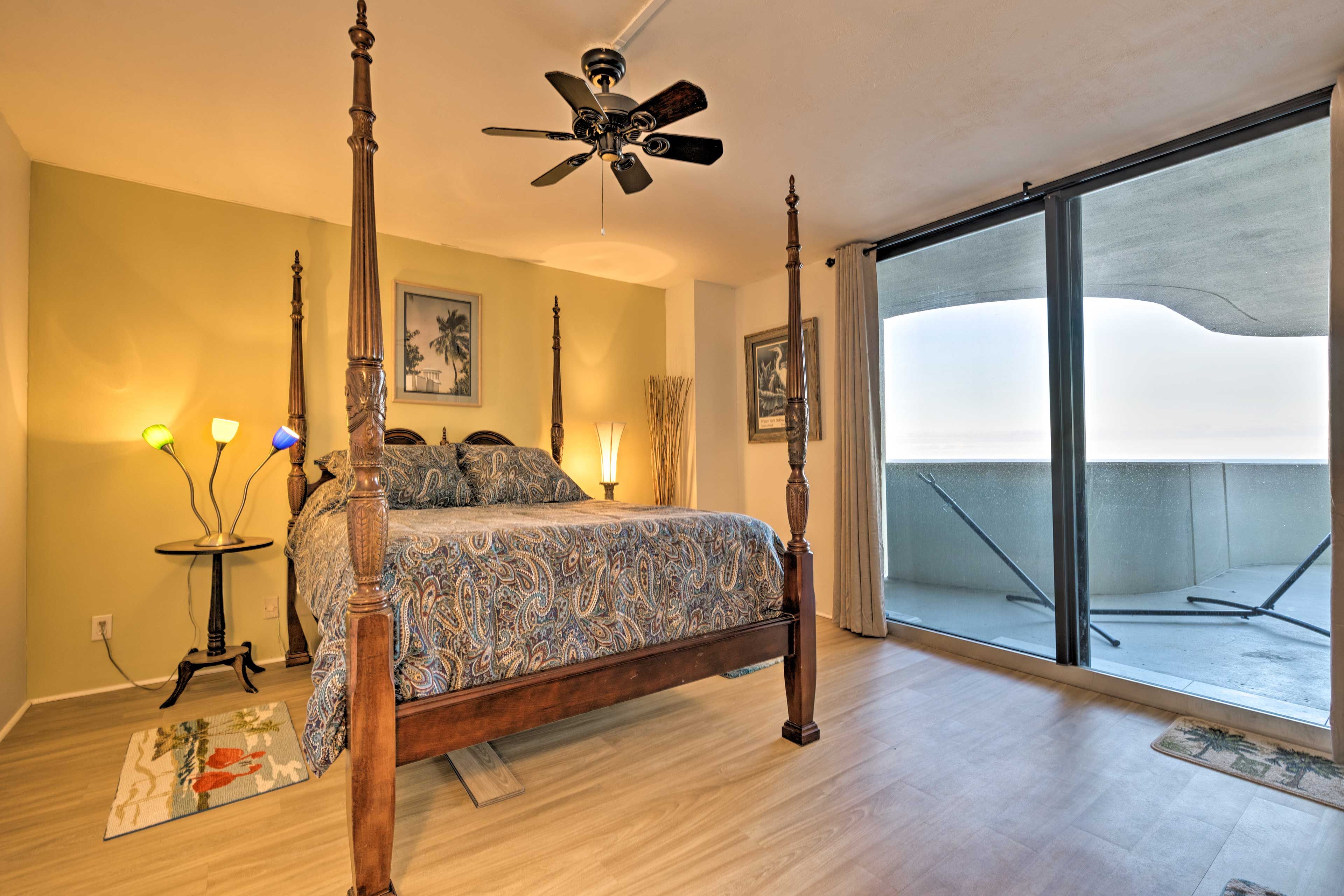 Bedroom 1 | Queen Bed
