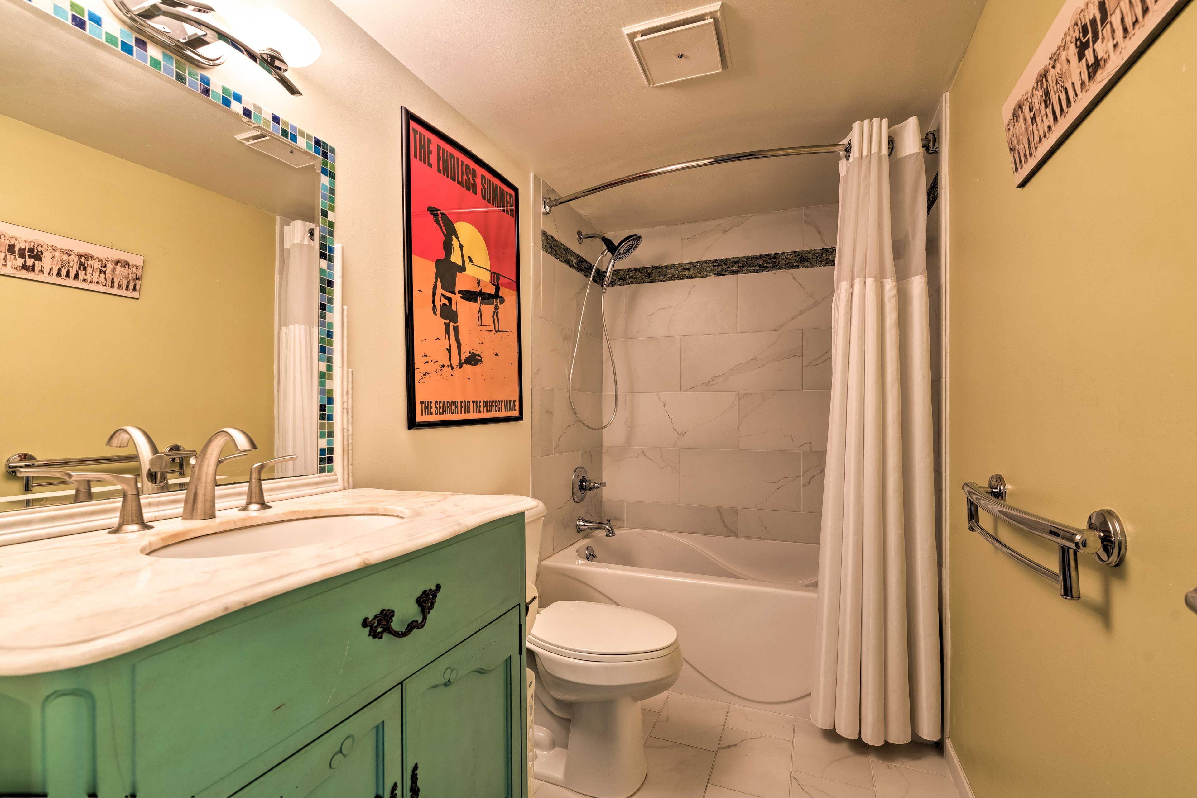 Full Bathroom | Towels Provided