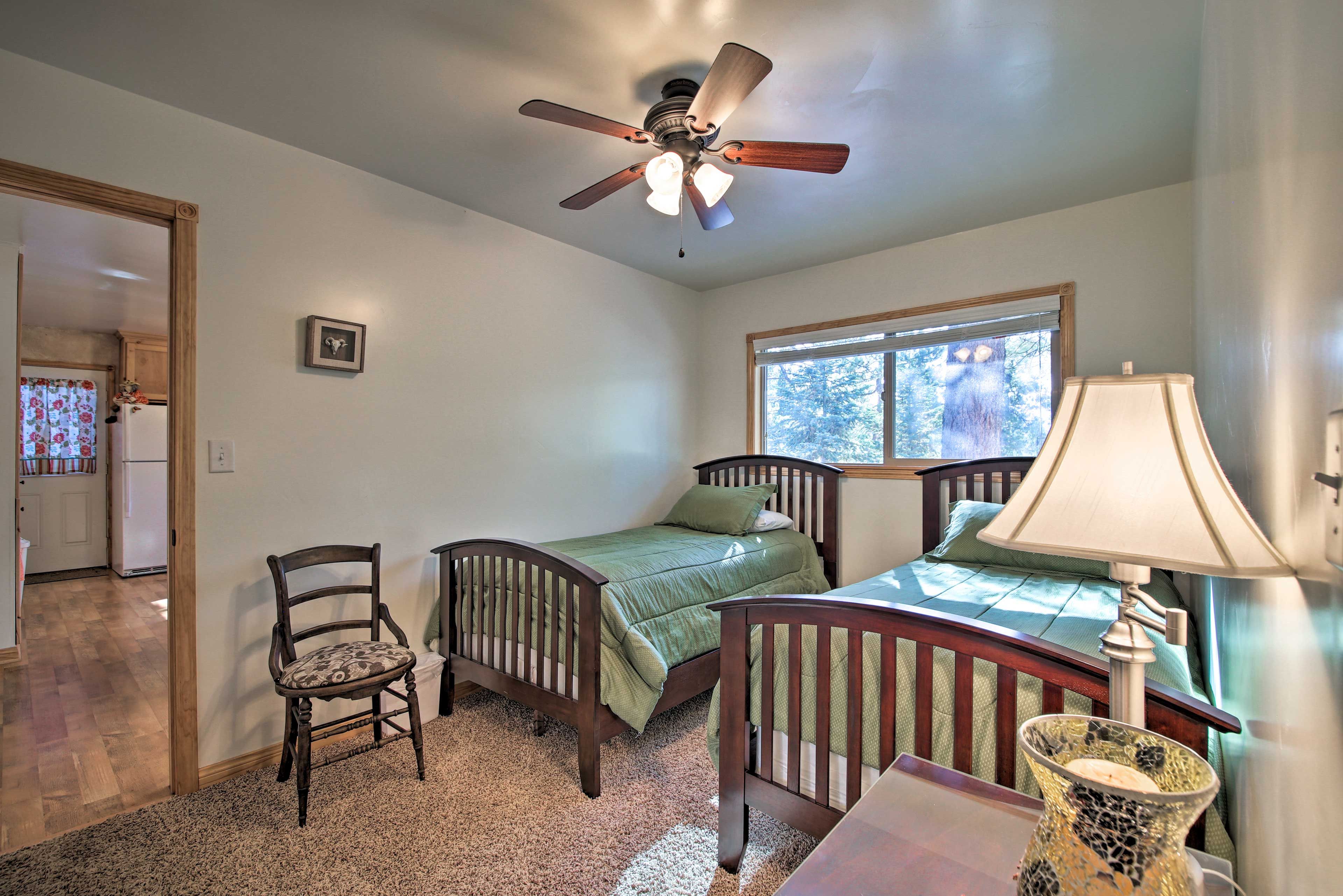 Bedroom 2 | 2 Twin Beds