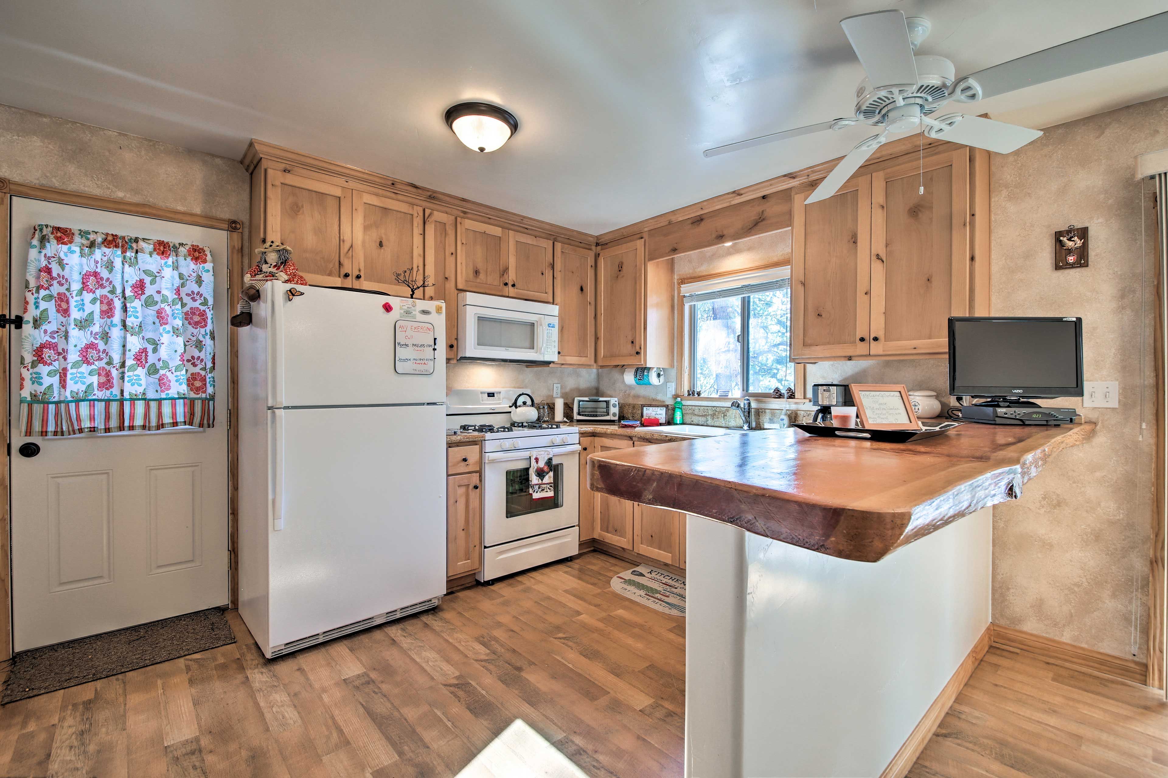 Kitchen | Cooking Basics | Coffee Maker | Paper Towels/Trash Bags Provided