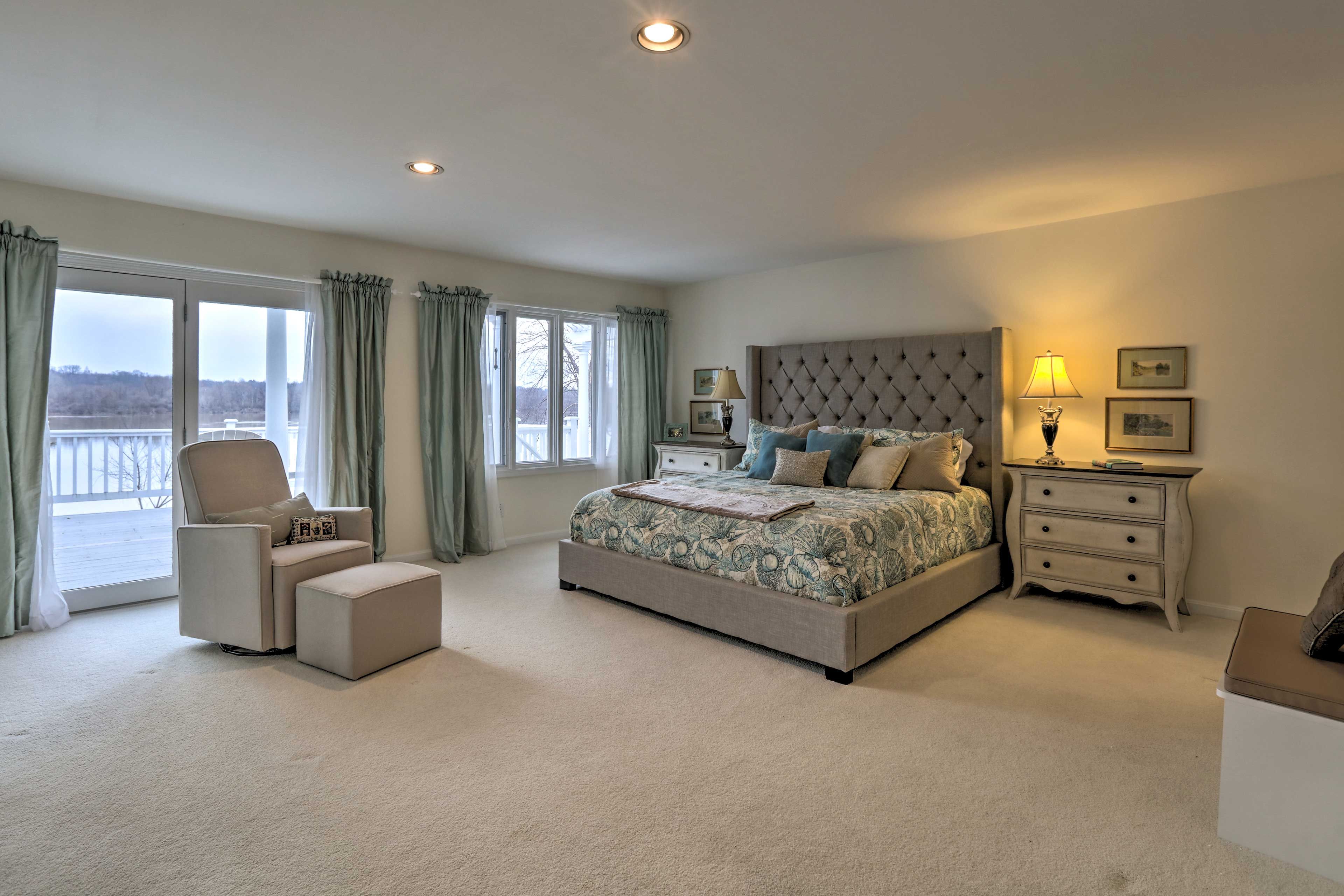 Bedroom 1 | King Bed | Deck Access | En-Suite Bathroom