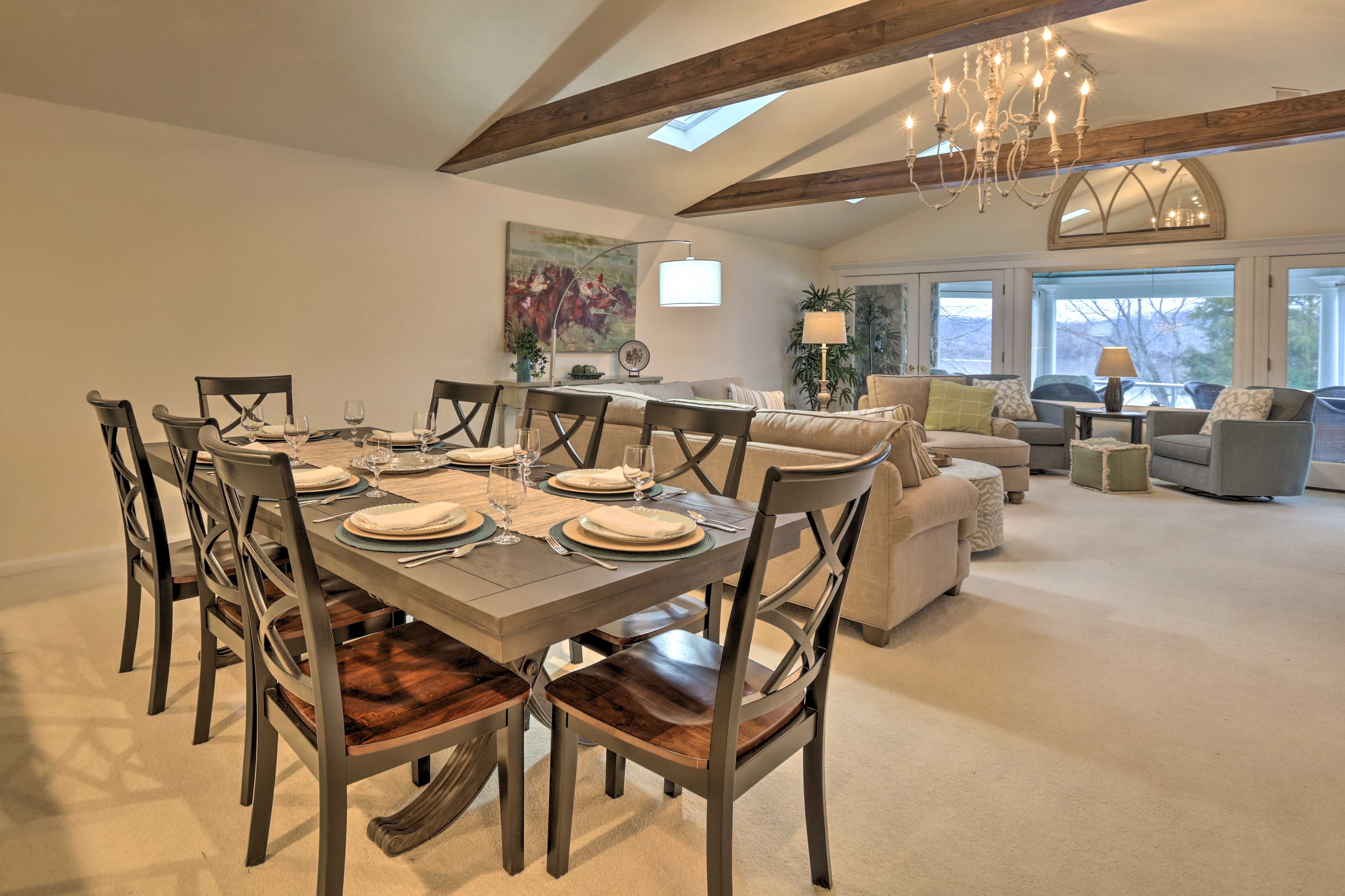Dining Area | Dishes & Flatware Provided