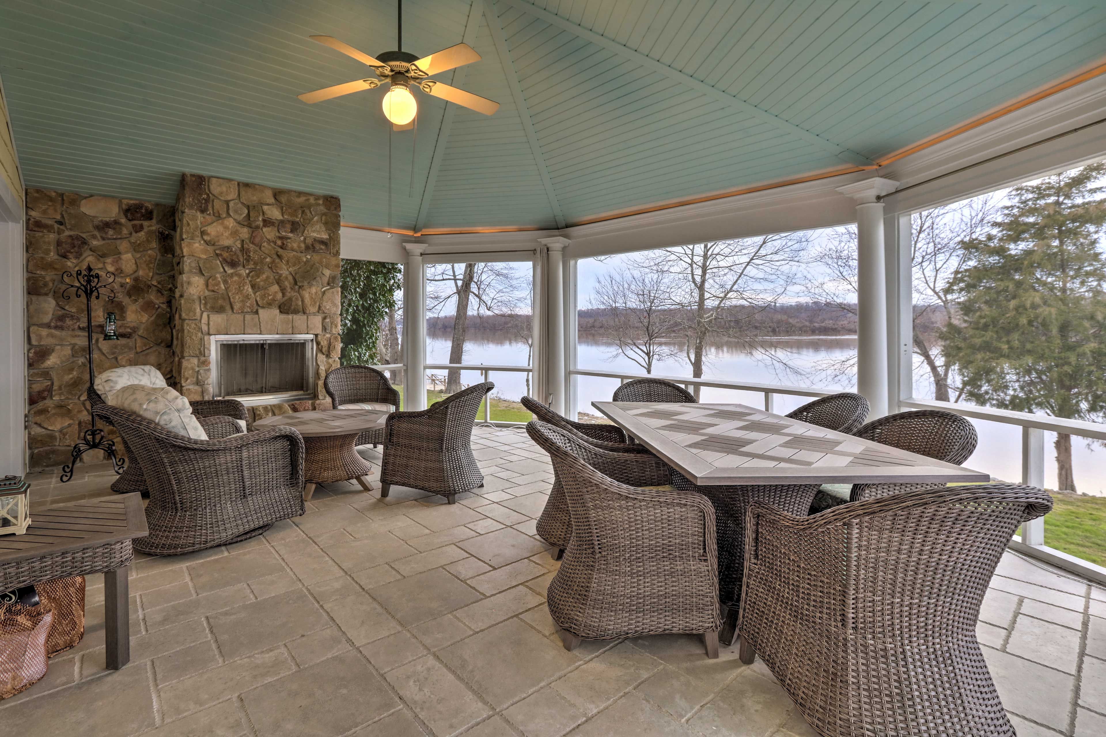 Prospect Vacation Rental | 3BR | 2.5BA | 2,600 Sq Ft | 4 Stairs to Access