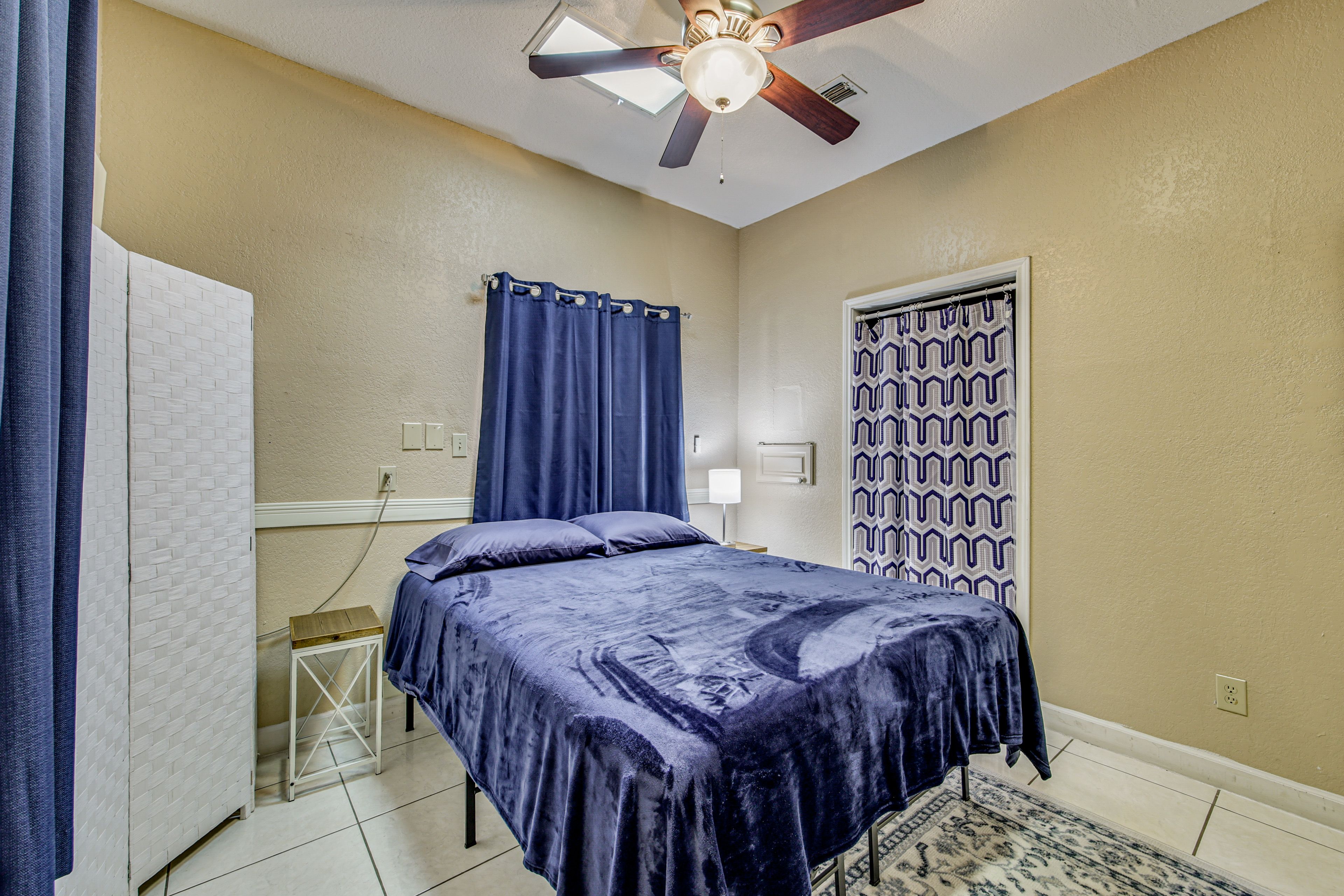 Bedroom 2 | Queen Bed | Washer & Dryer