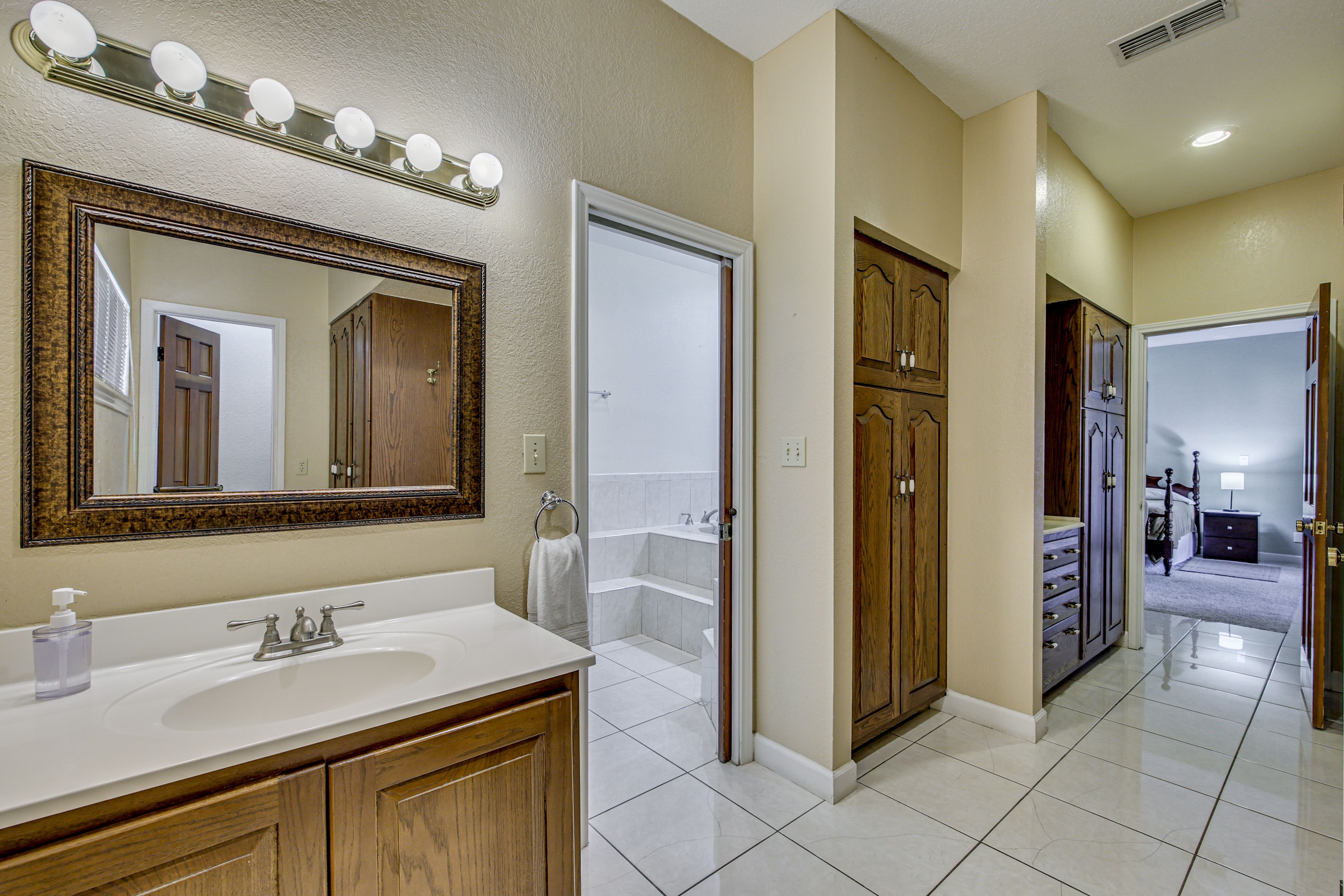 En-Suite Bathroom | Towels Provided