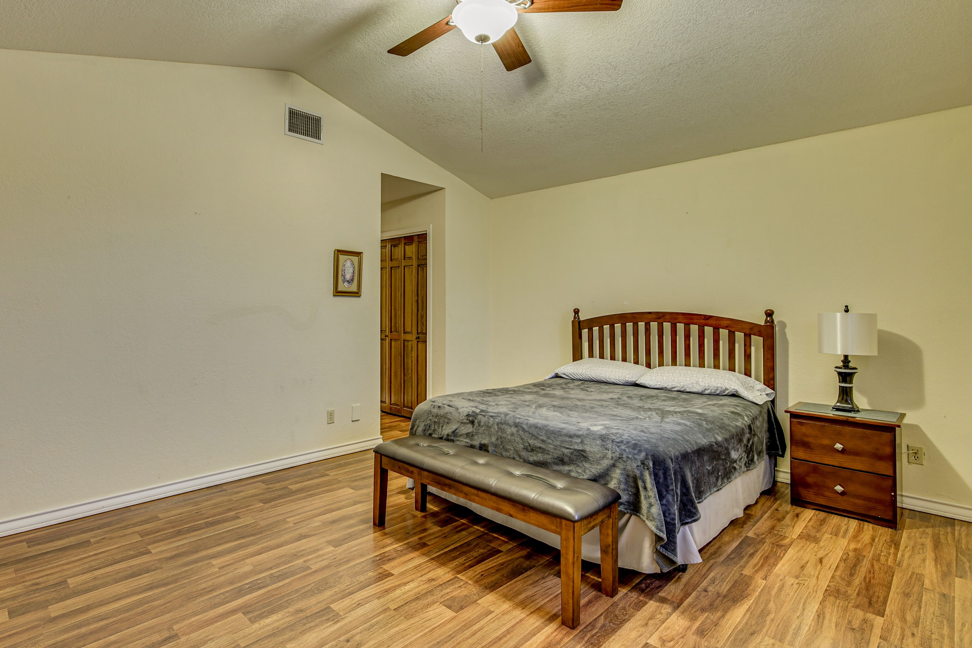 Bedroom 4 | Queen Bed