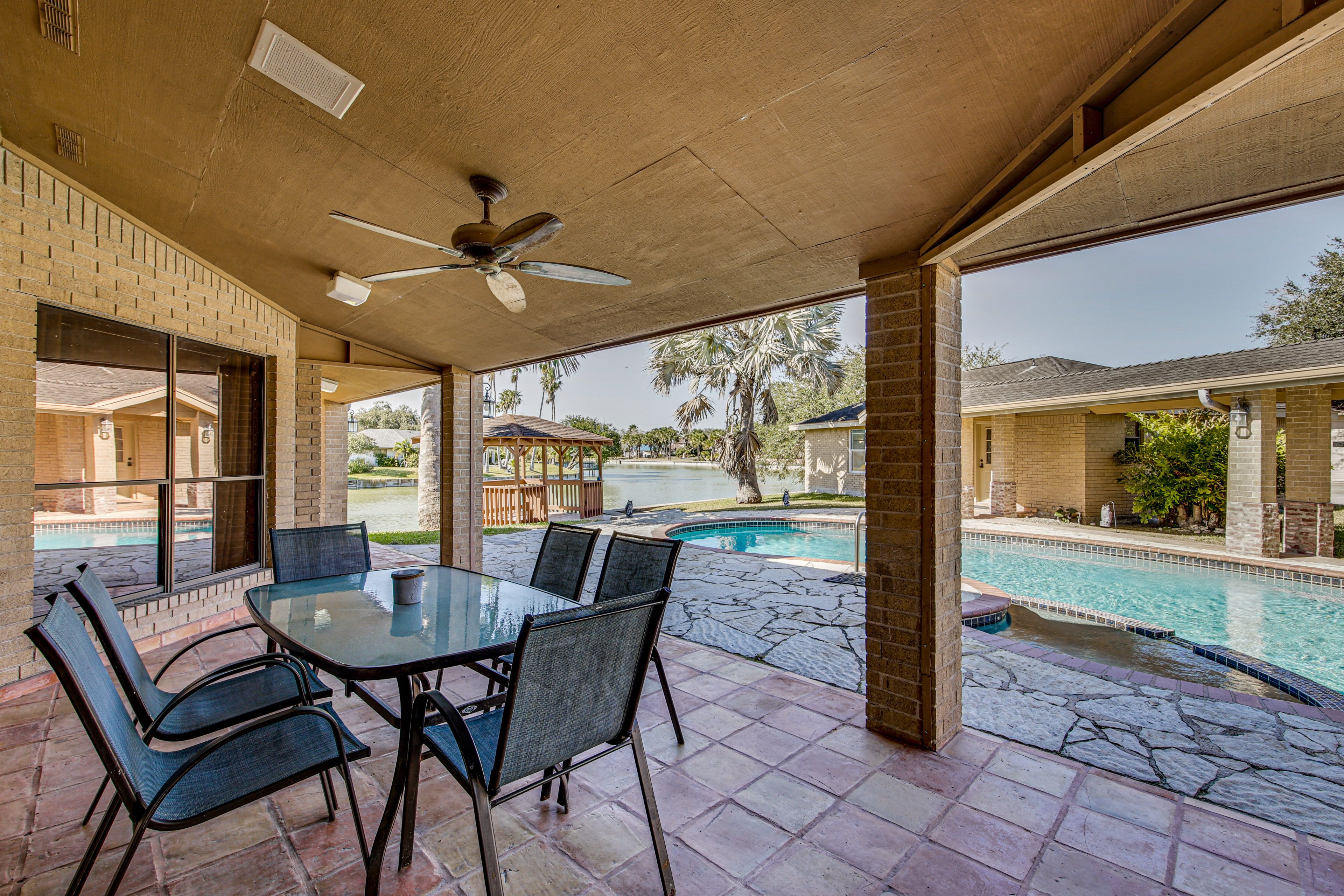Covered Patio | Outdoor Dining