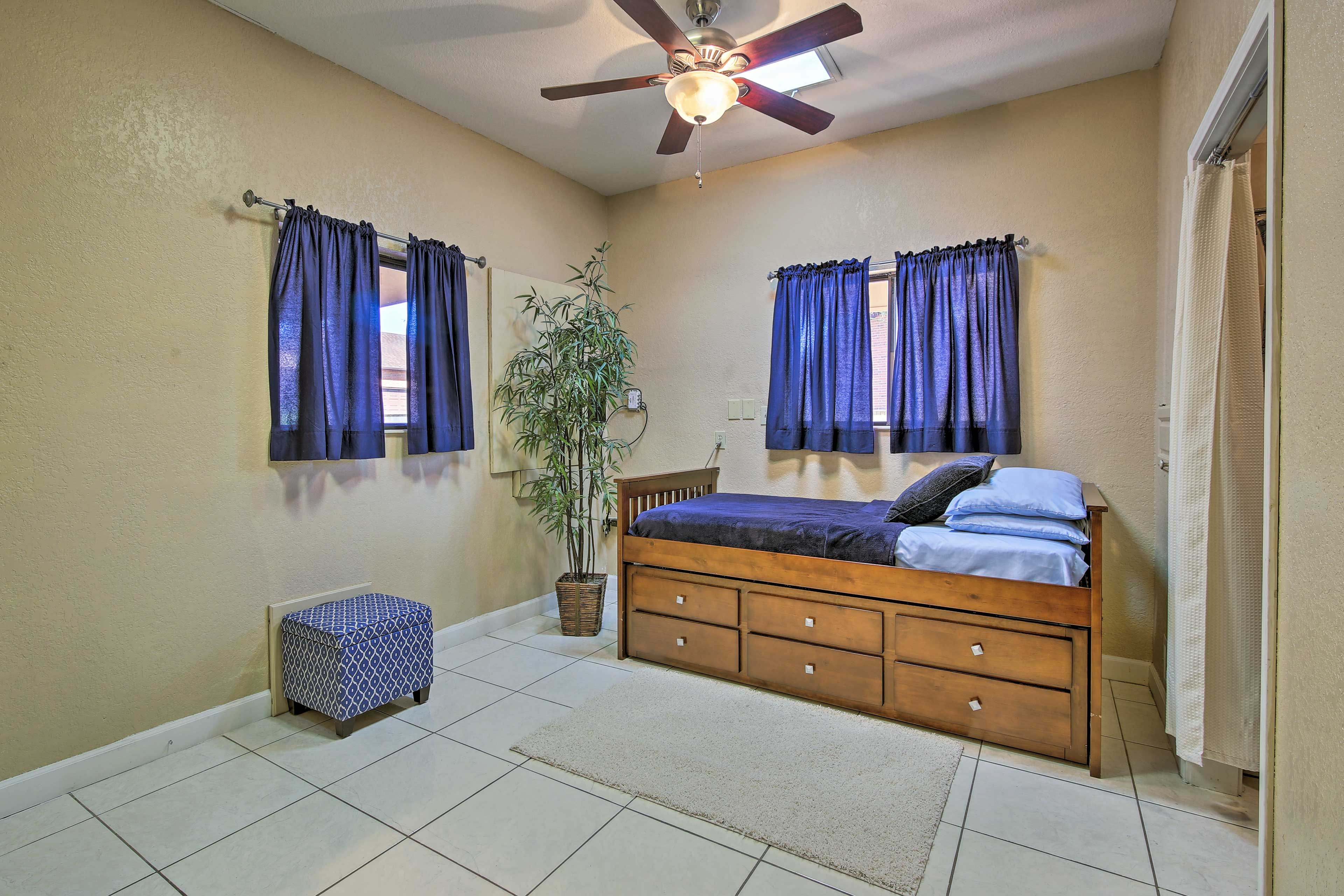 Bedroom 2 | Twin Bed w/ Twin Trundle | Washer & Dryer