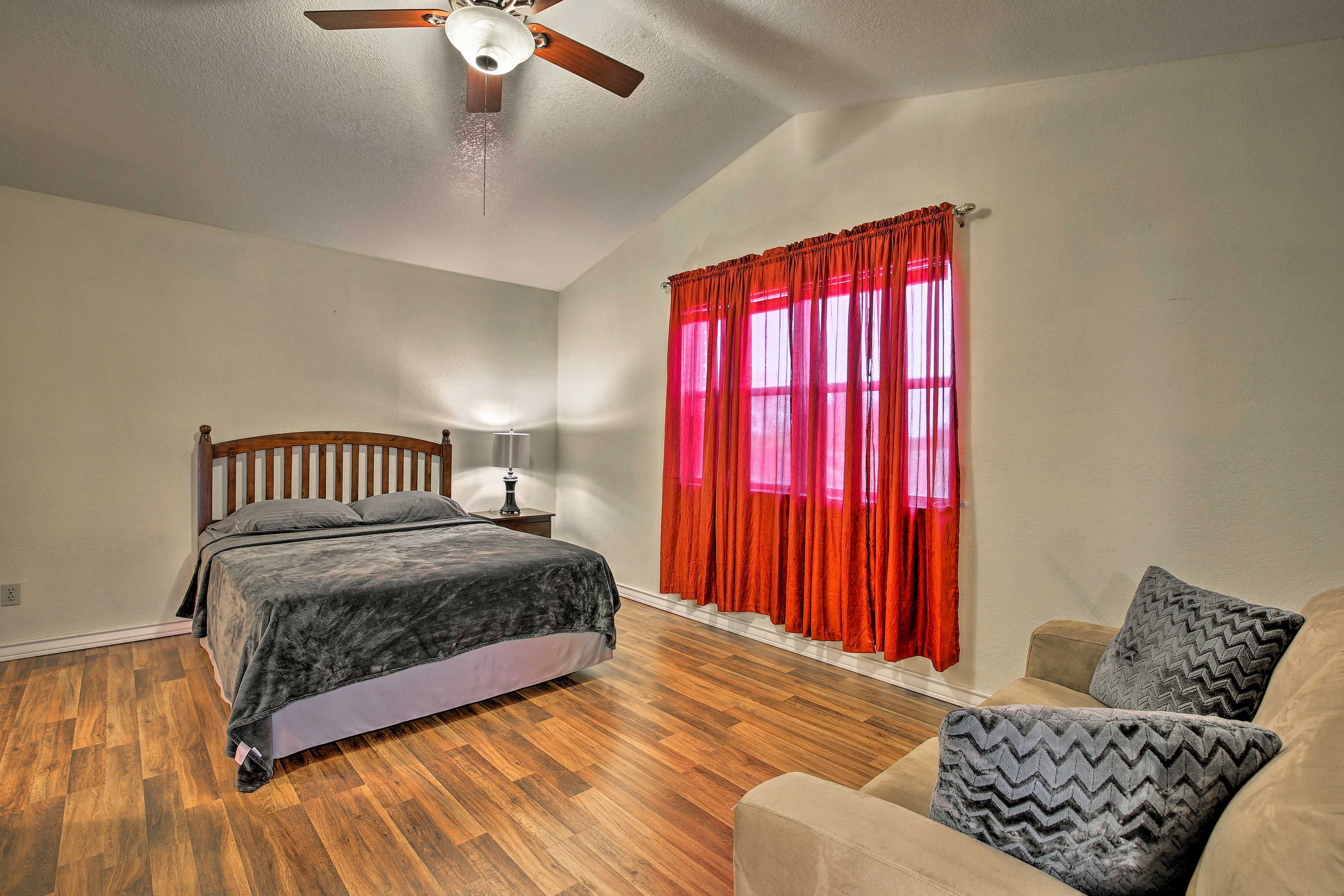 Bedroom 4 | Queen Bed