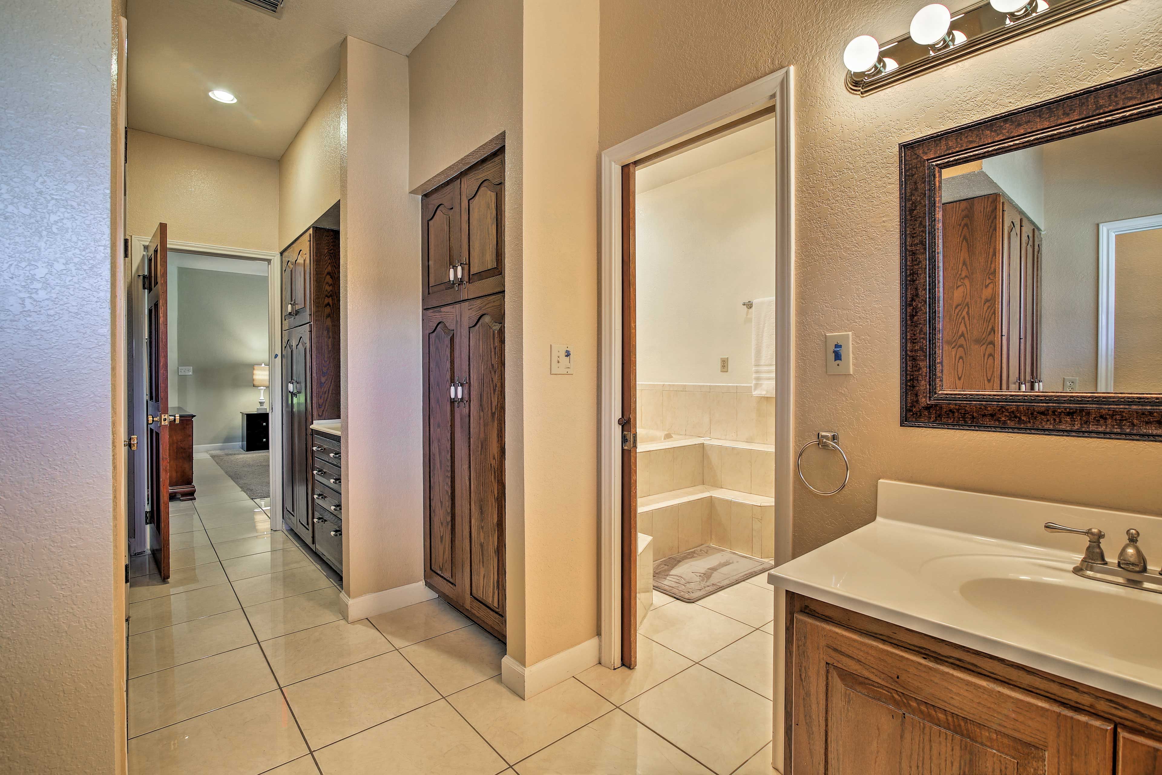 En-Suite Bathroom | Towels Provided