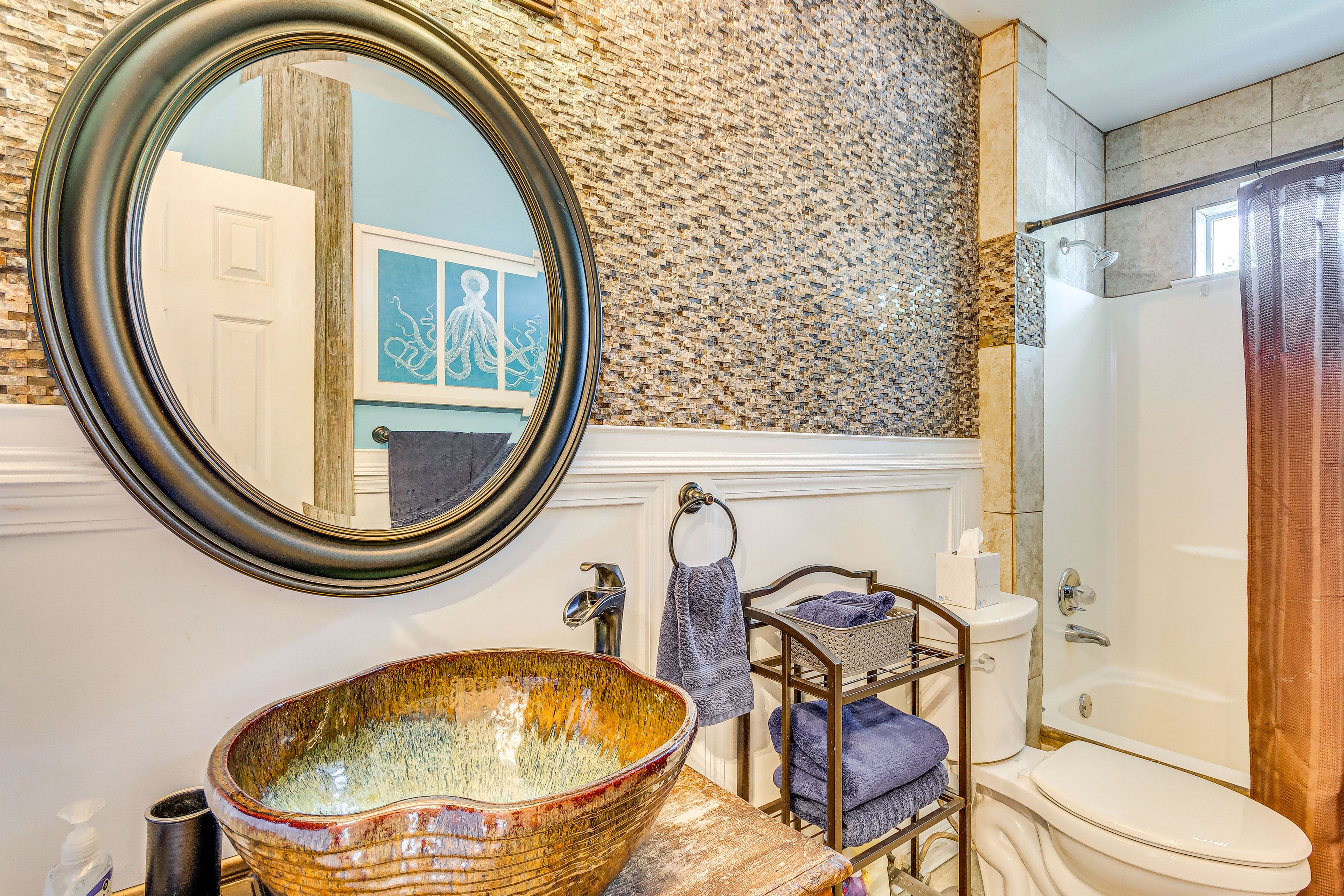 Full Bathroom | Complimentary Toiletries | Hair Dryer