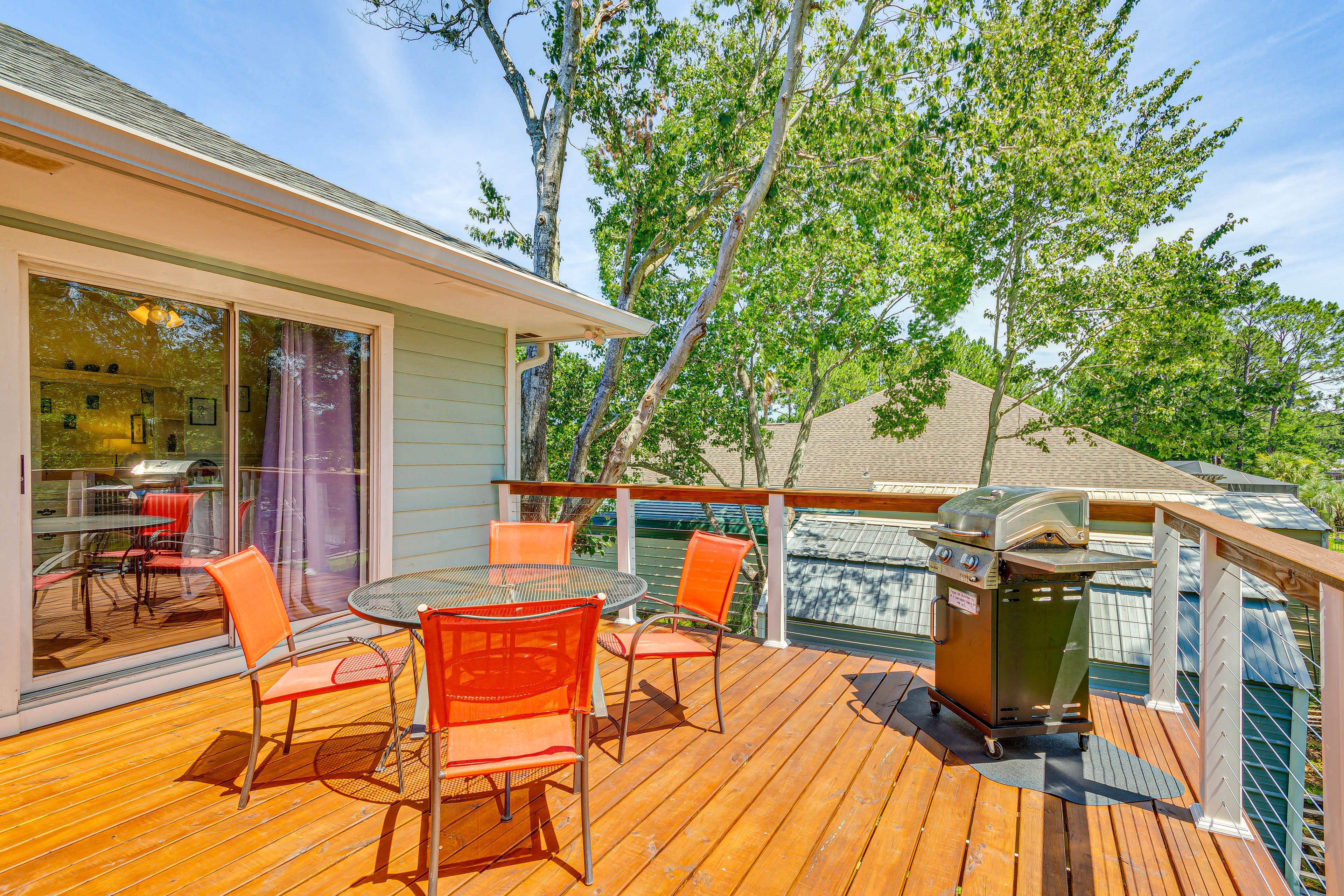 Deck | Outdoor Dining Area | Gas Grill