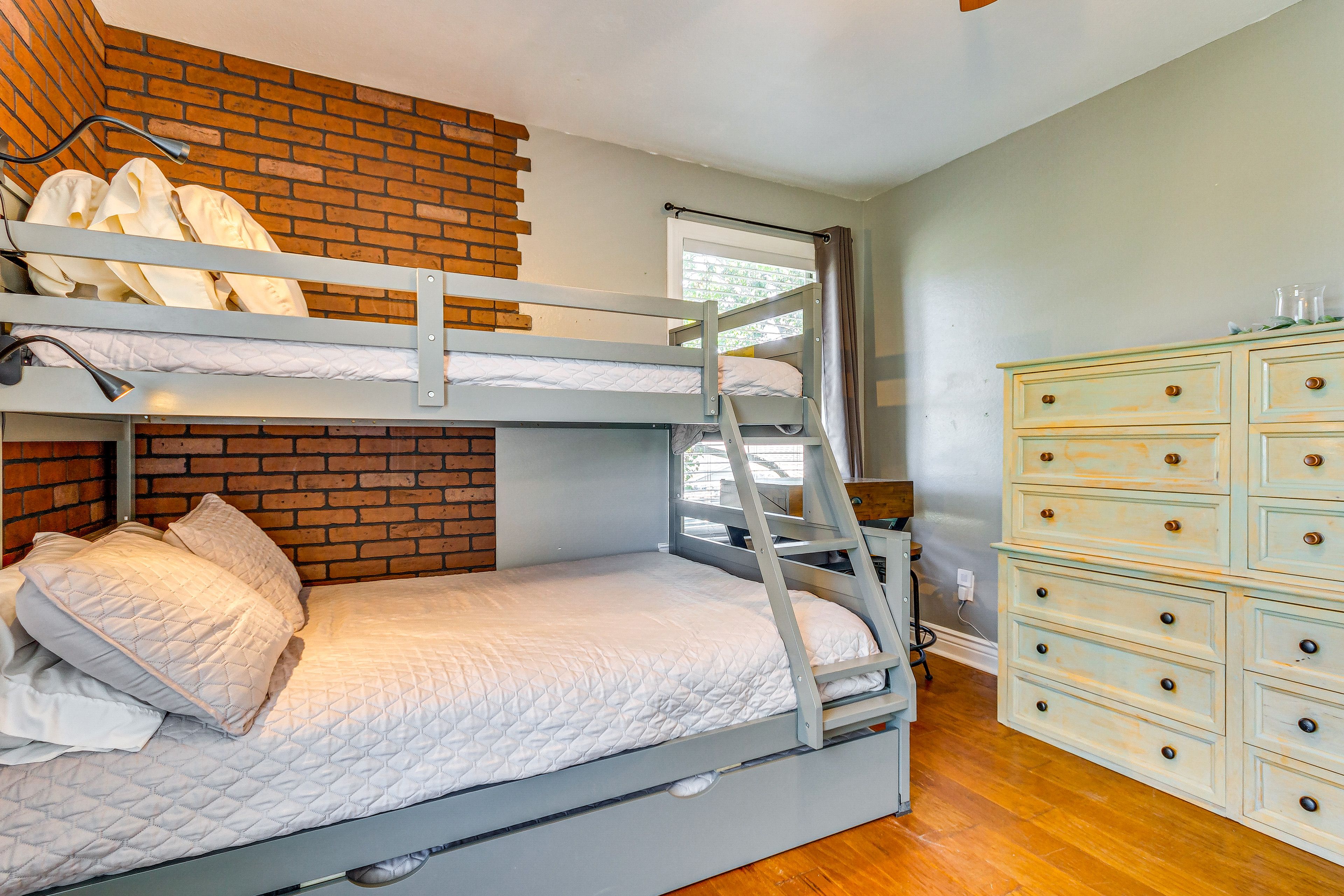 Bedroom 3 | Twin/Full Bunk Bed