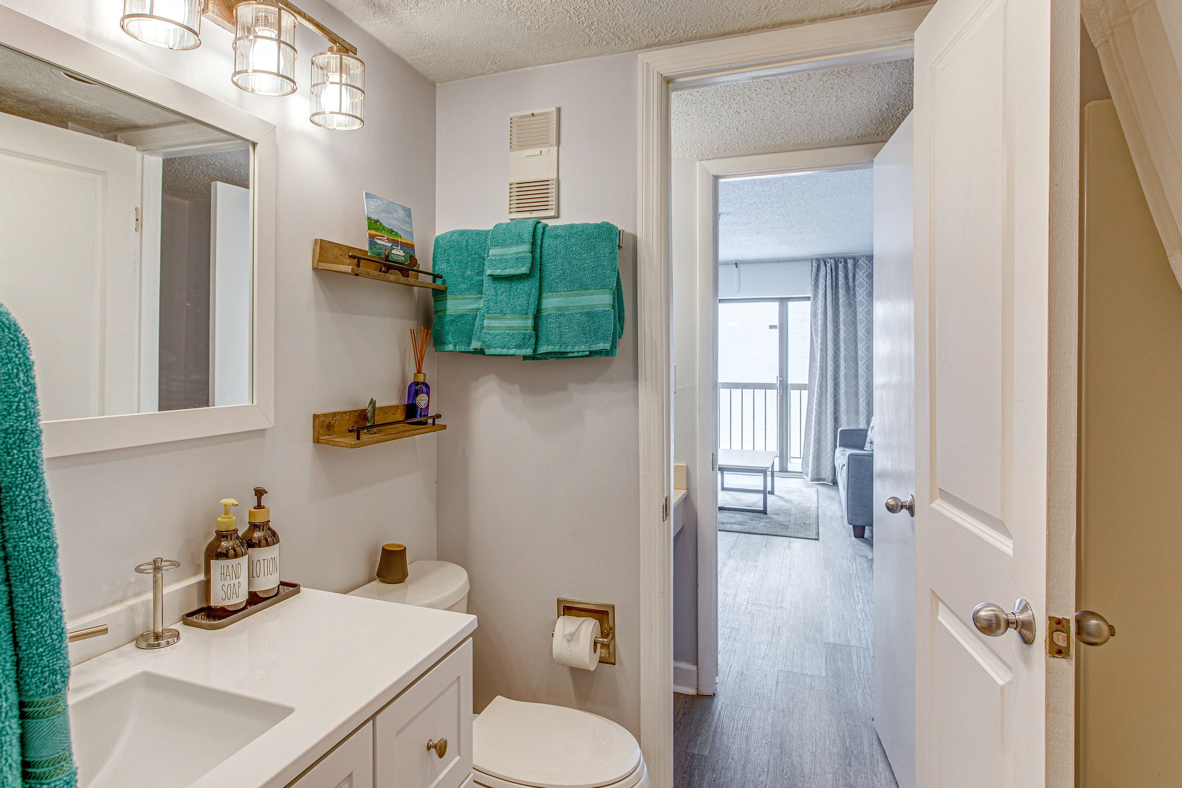 Full Bathroom | Towels & Linens Provided