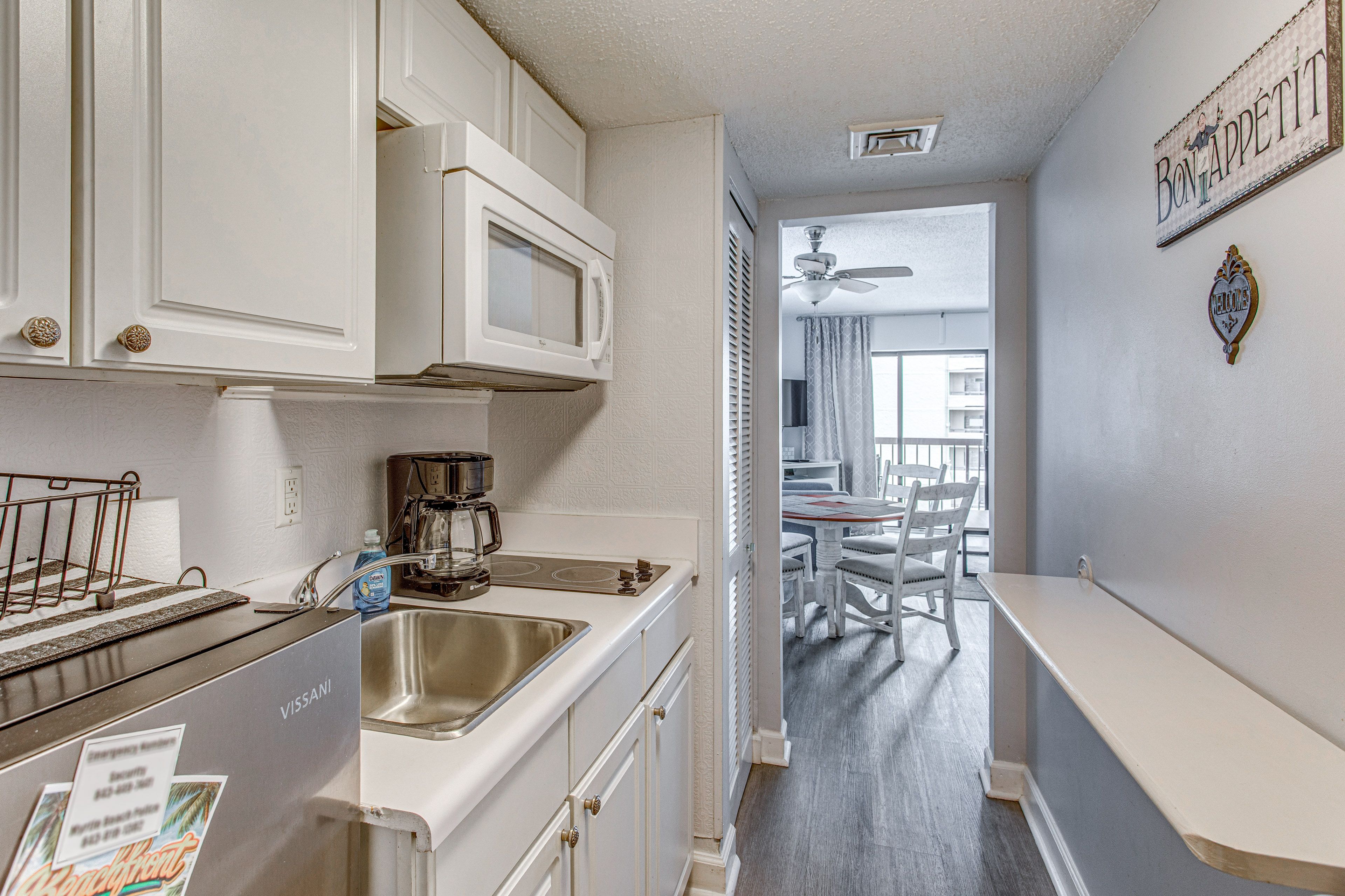 Kitchenette | Mini-Fridge | 2-Burner Stove
