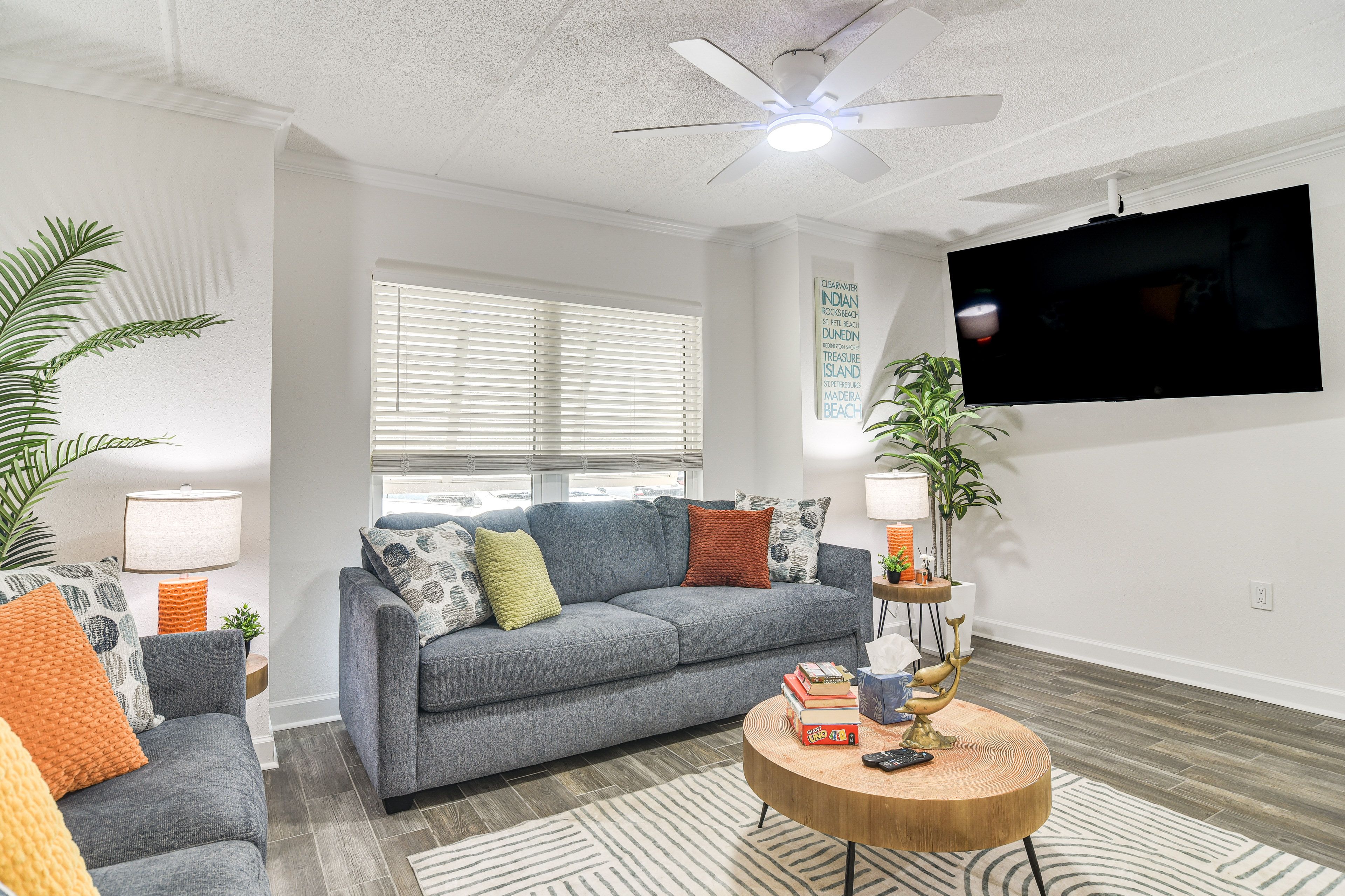 Living Room | Sleeper Sofa | Free WiFi | Smart TV