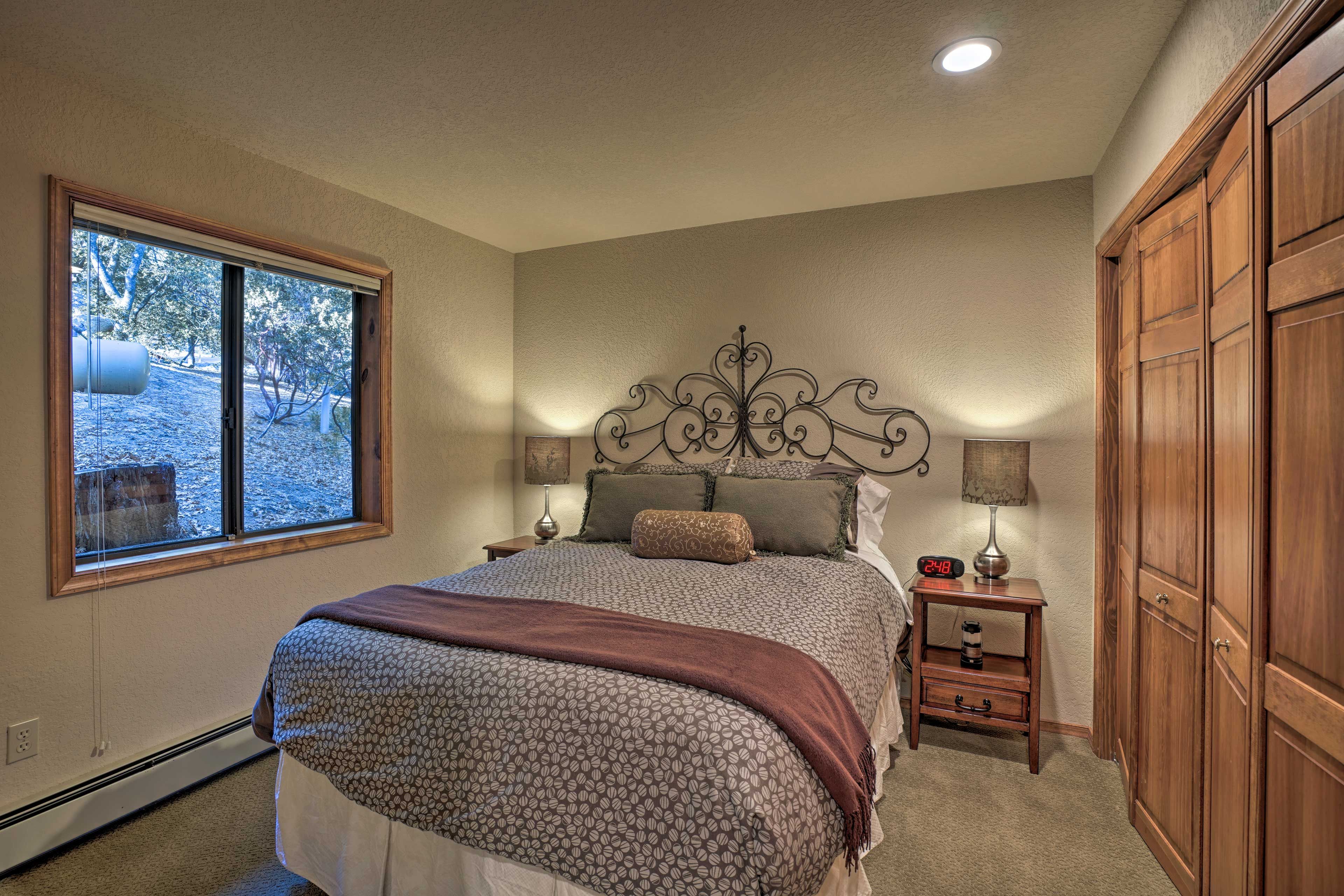 Bedroom 2 | Queen Bed
