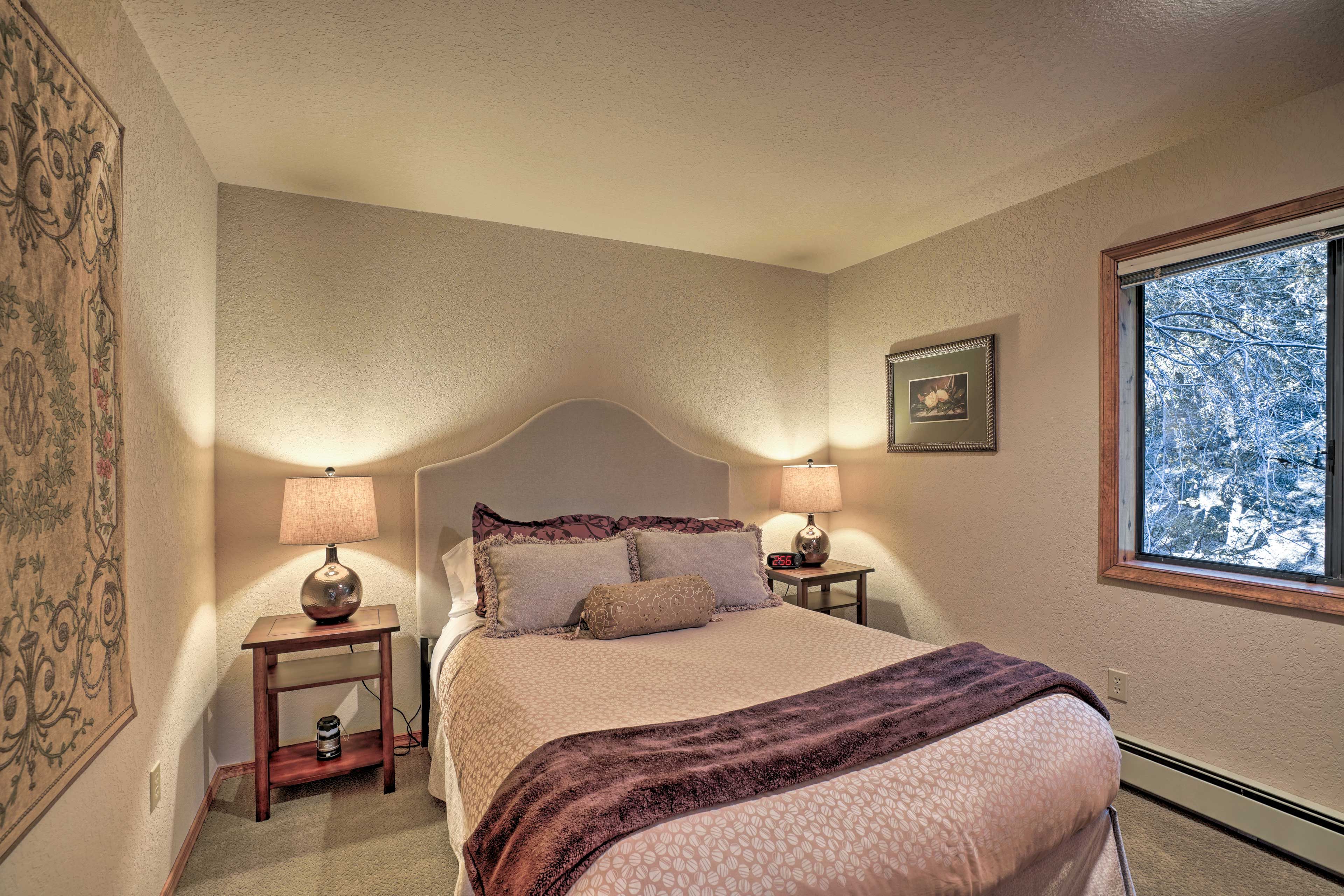 Bedroom 3 | Queen Bed