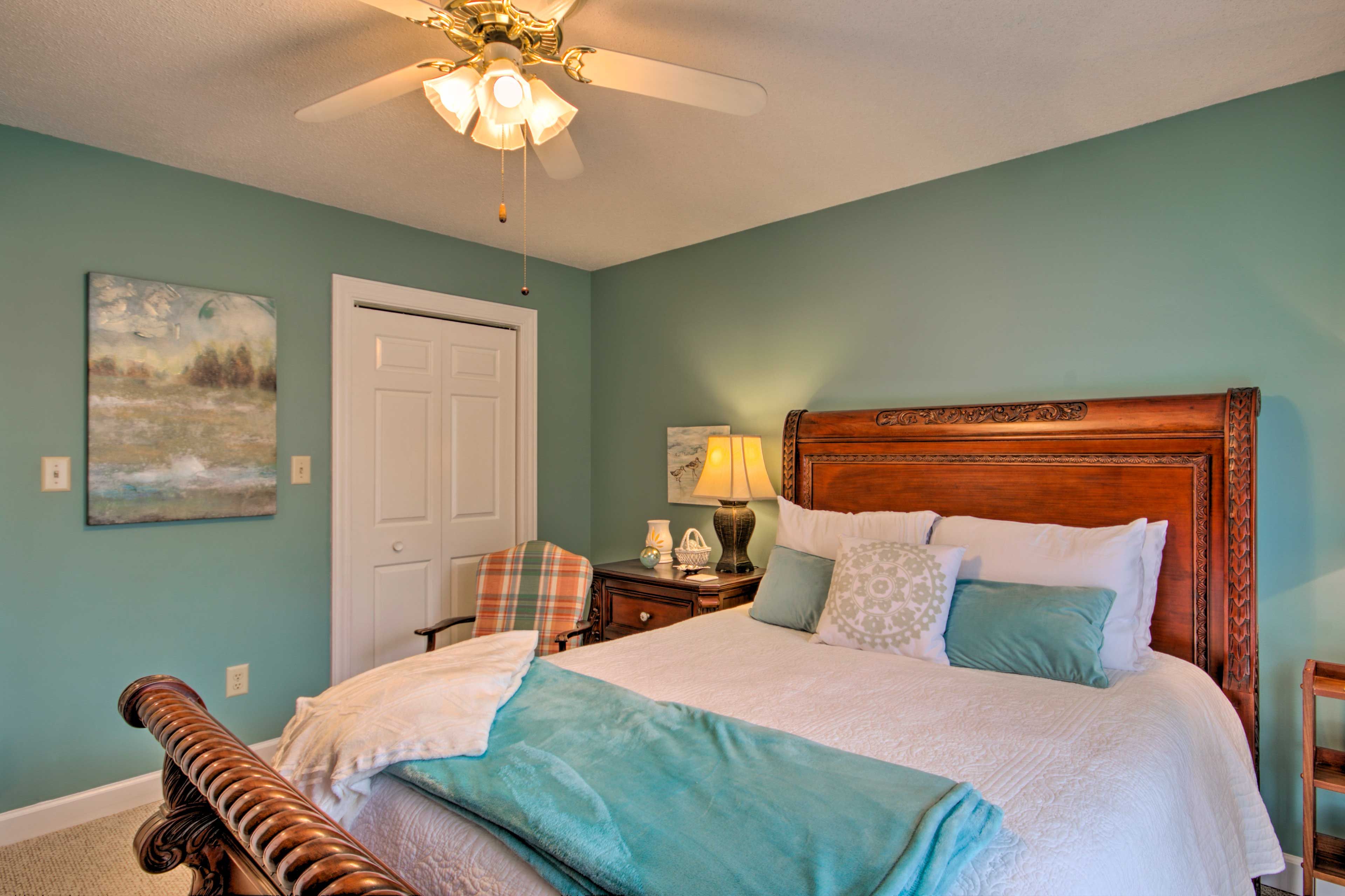 Stay cool as you fall asleep beneath the ceiling fan.