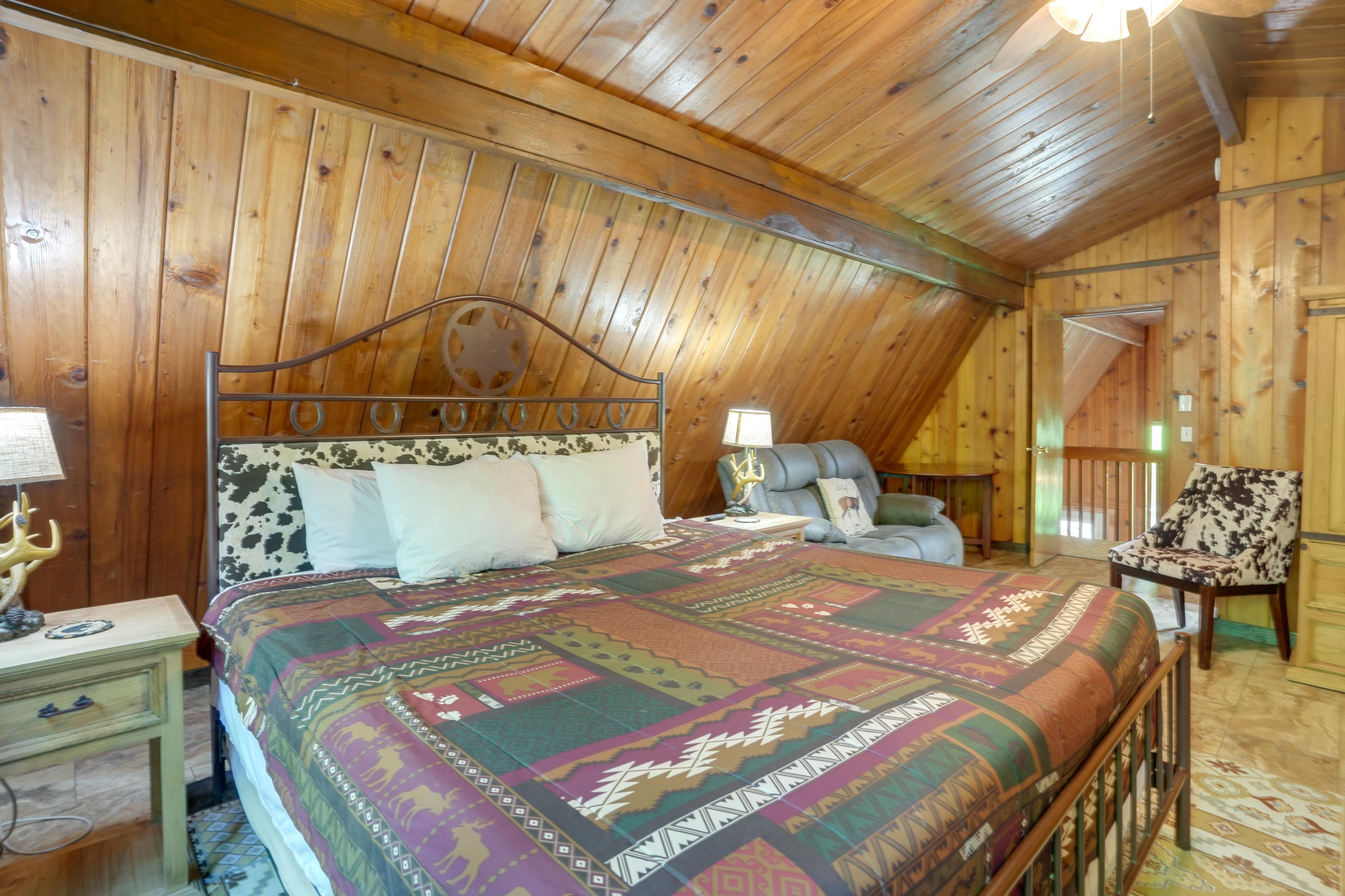 Bedroom 1 | King Bed | Twin Futon